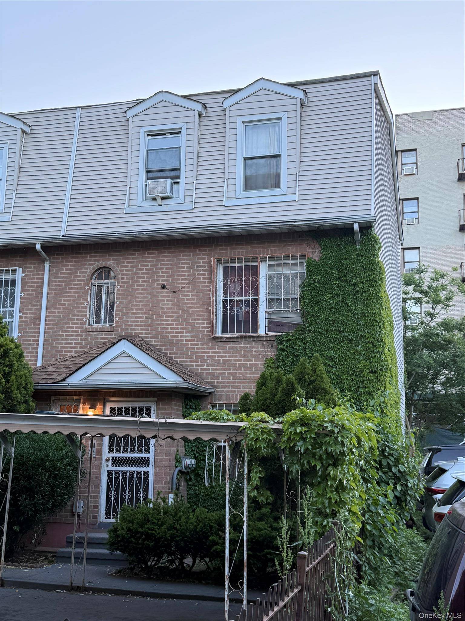 Casa com 5 Quartos à Venda em Bronx - Nova Iorque - EUA - 2