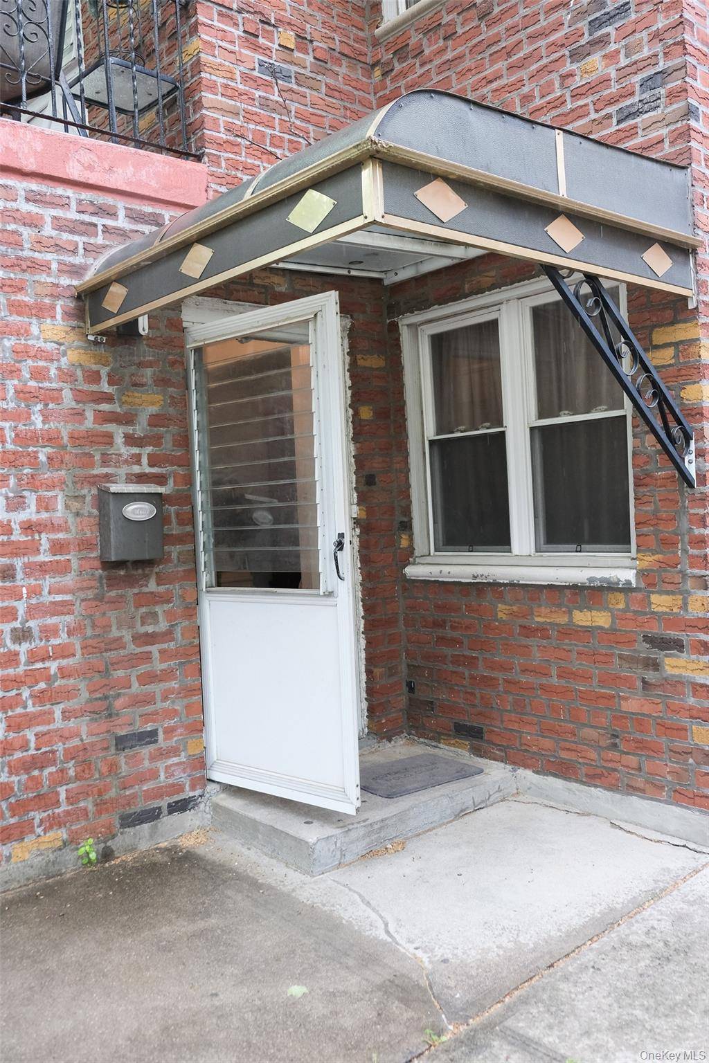 5 Bedroom Home for Sale in Brooklyn - New York - USA - 3
