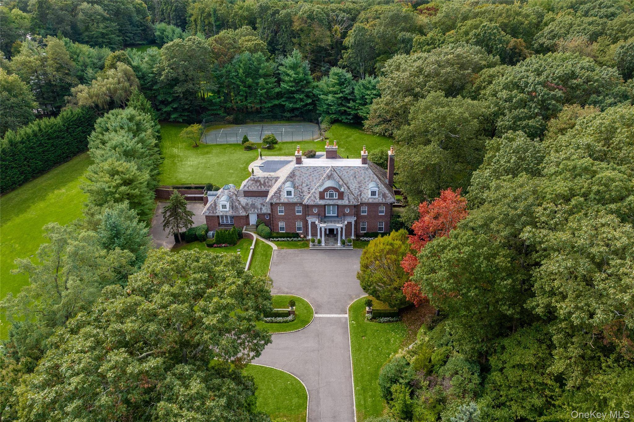Casa de 5 Dormitorios en Venta en Brookville - Nueva York - EE. UU. - 1