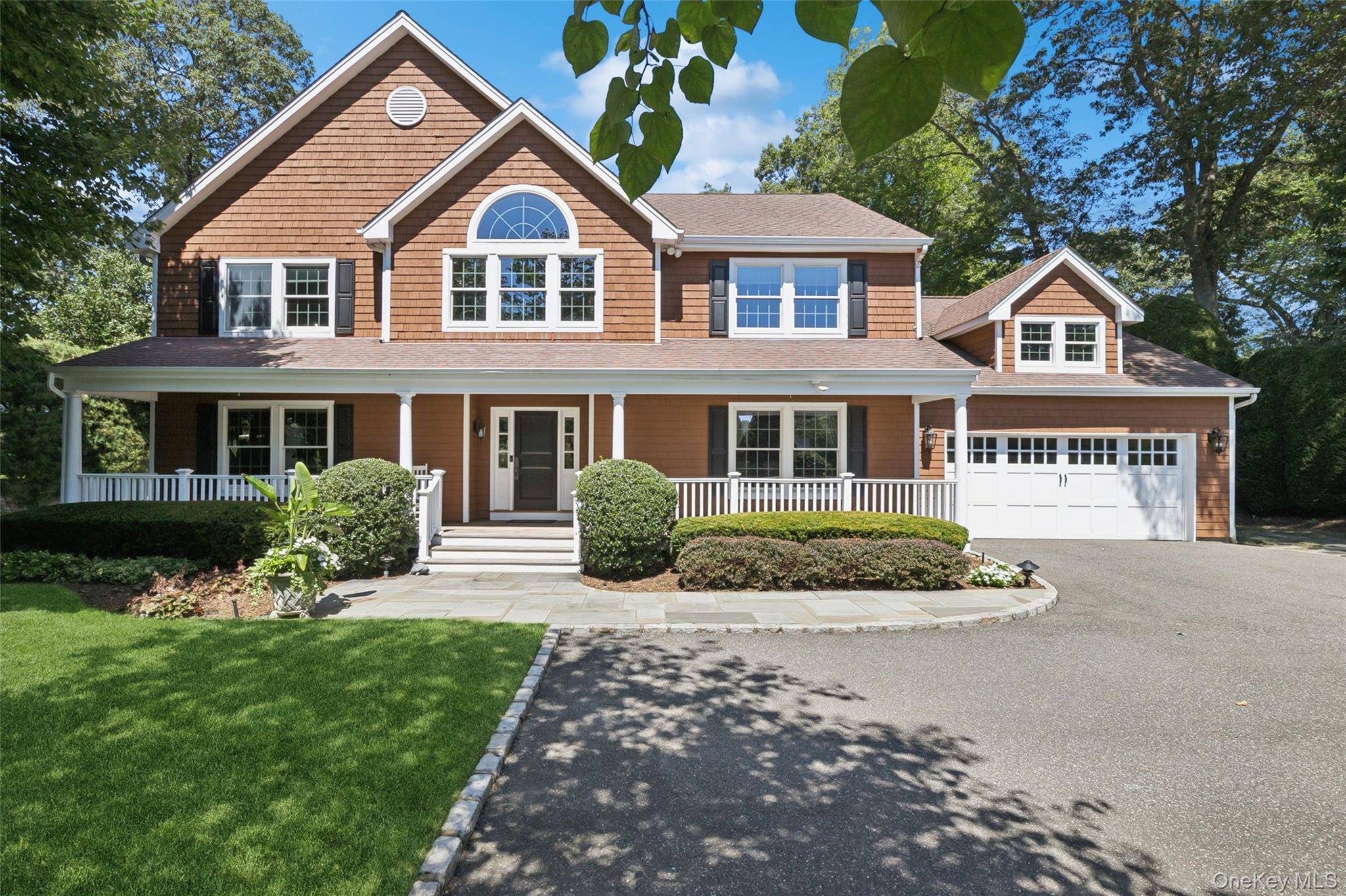 Casa de 5 Dormitorios en Venta en Centerport - Nueva York - EE. UU. - 1