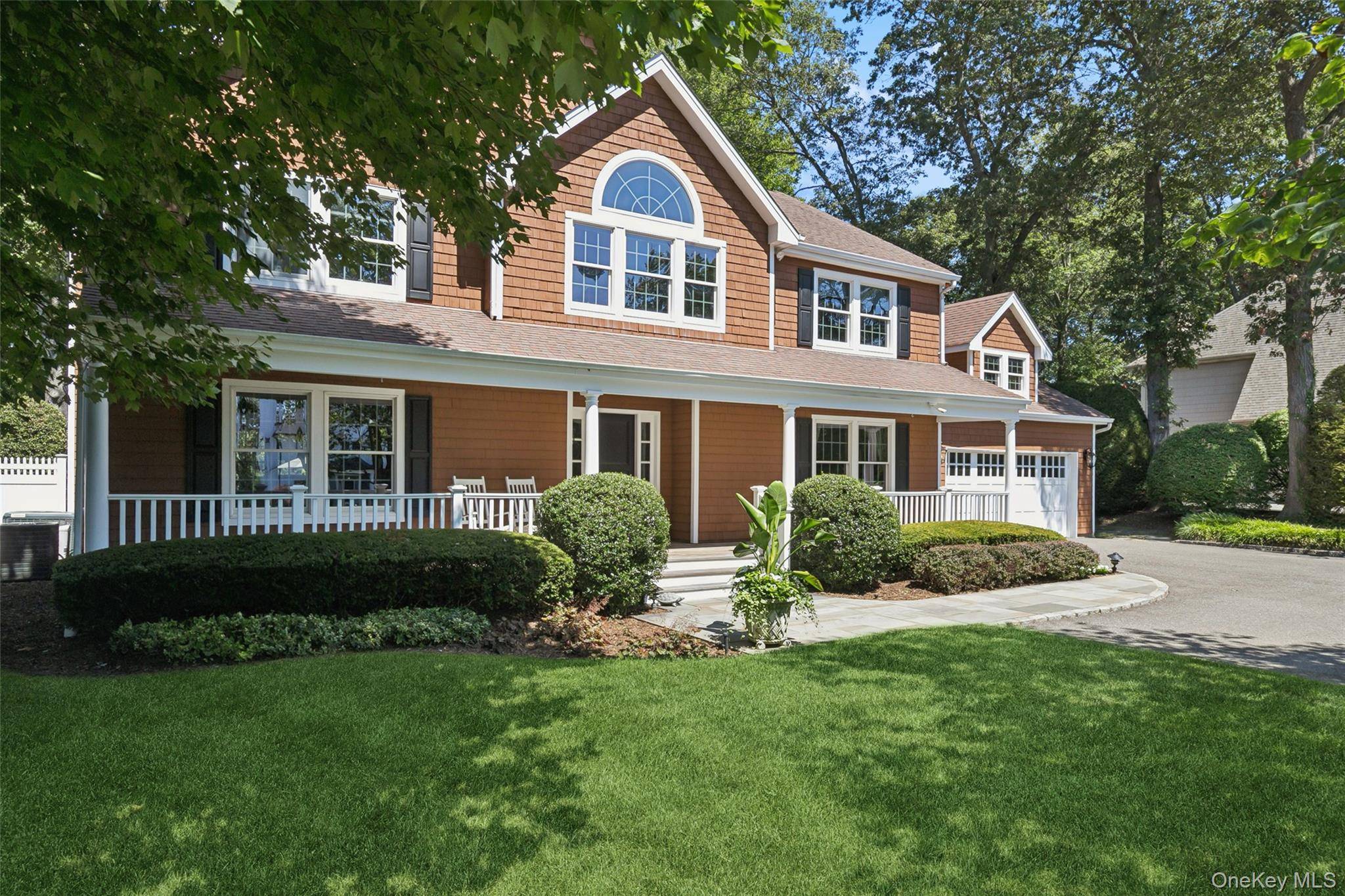 Casa de 5 Dormitorios en Venta en Centerport - Nueva York - EE. UU. - 2
