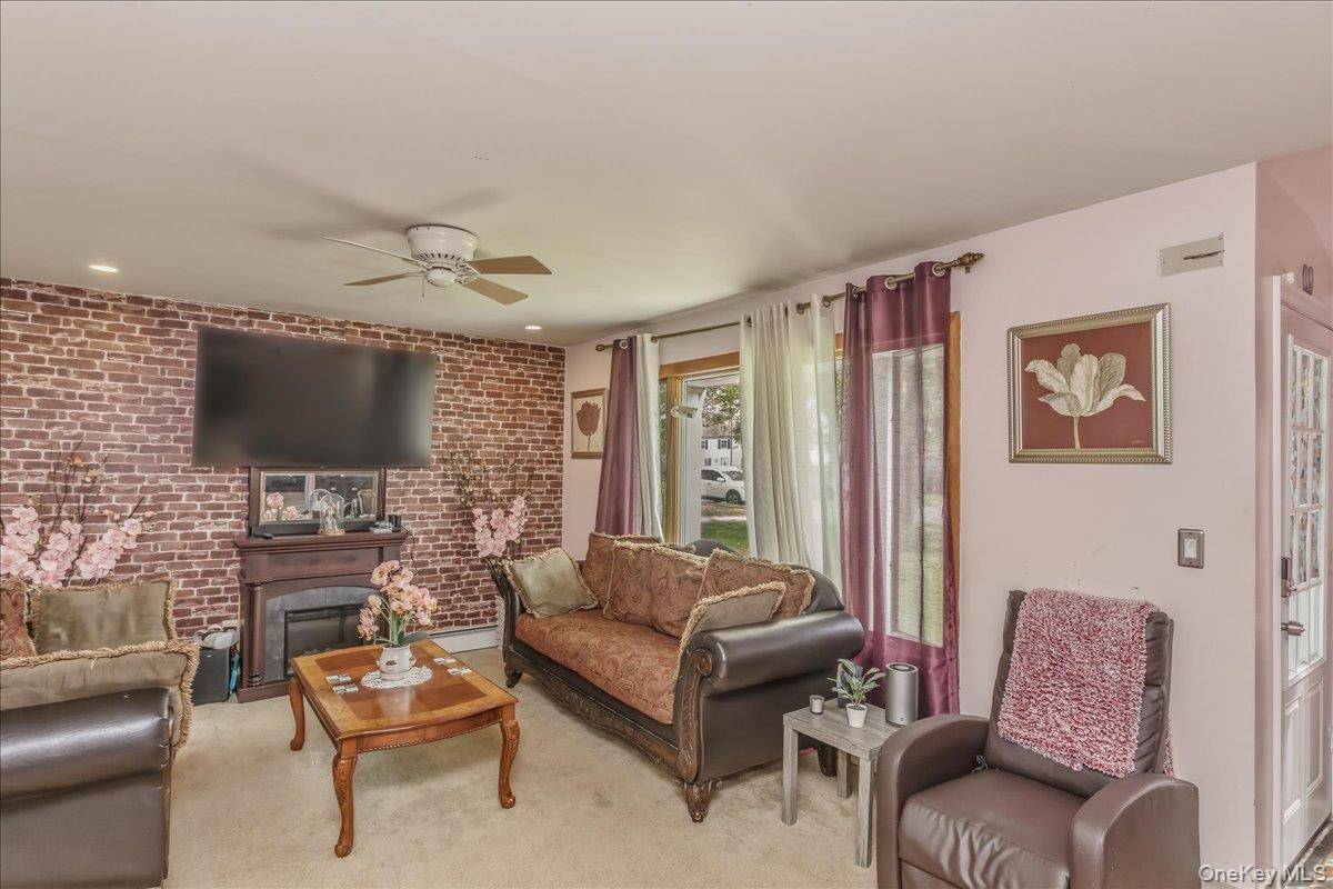 Casa com 5 Quartos à Venda em Central Islip - Nova Iorque - EUA - 5