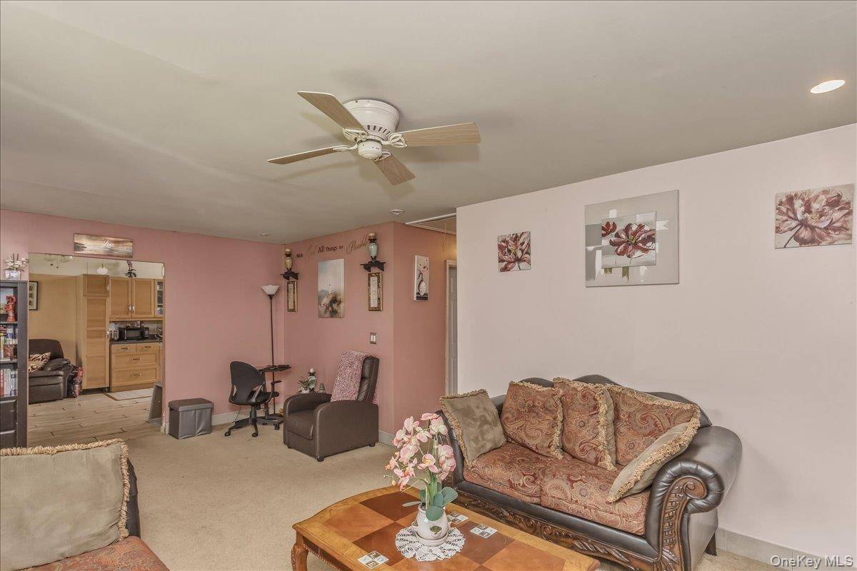 Casa com 5 Quartos à Venda em Central Islip - Nova Iorque - EUA - 6