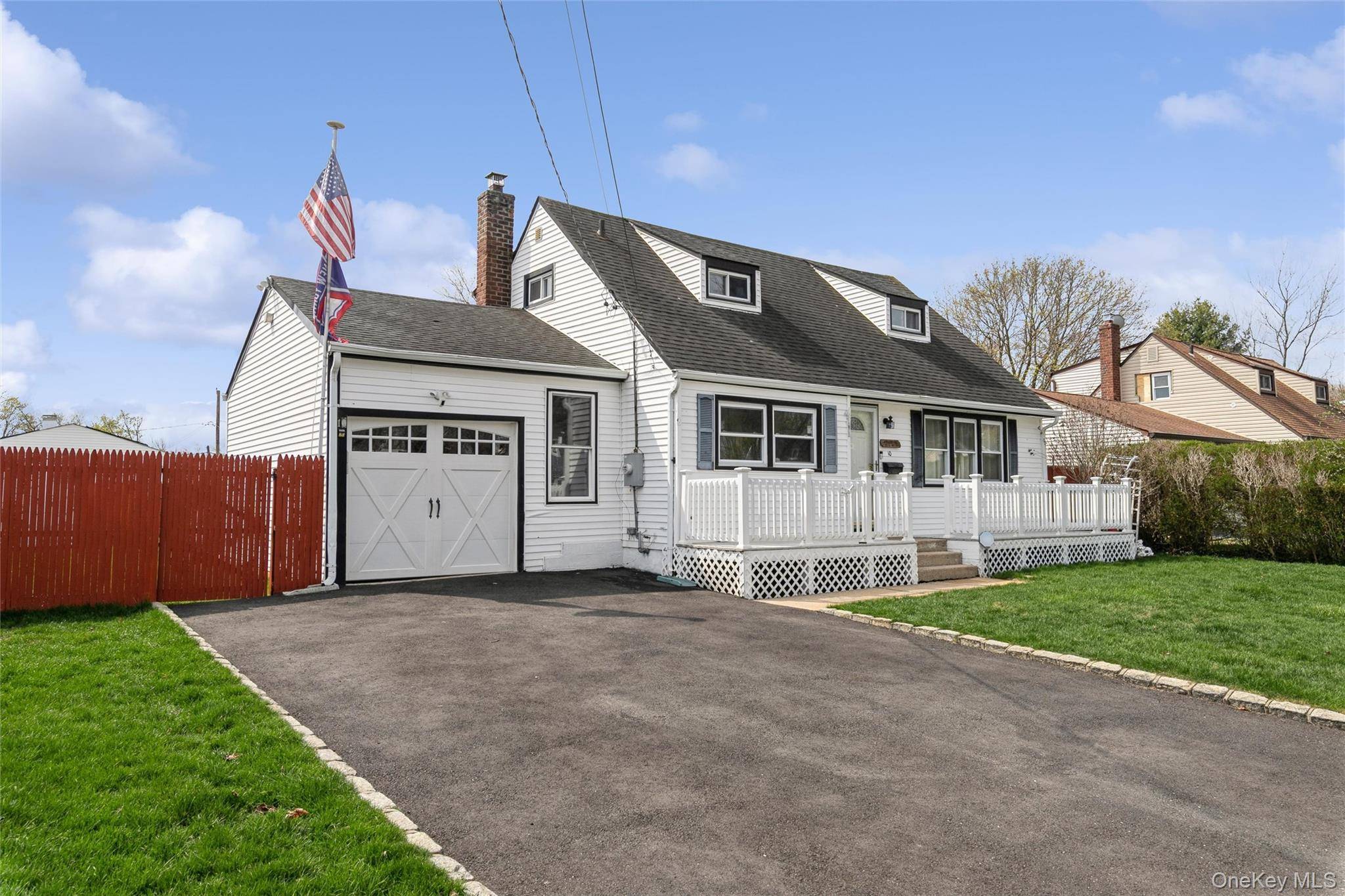 Casa com 5 Quartos à Venda em Central Islip - Nova Iorque - EUA - 1