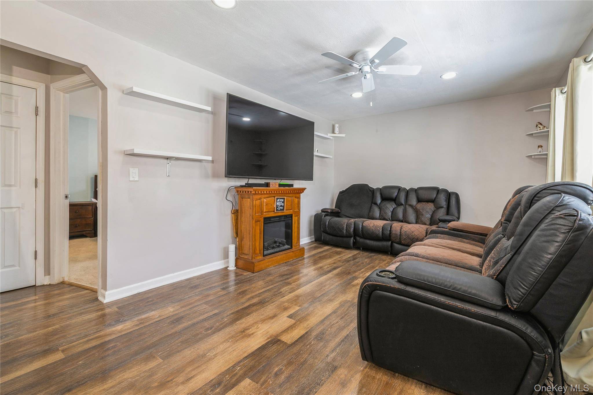 Casa com 5 Quartos à Venda em Central Islip - Nova Iorque - EUA - 3