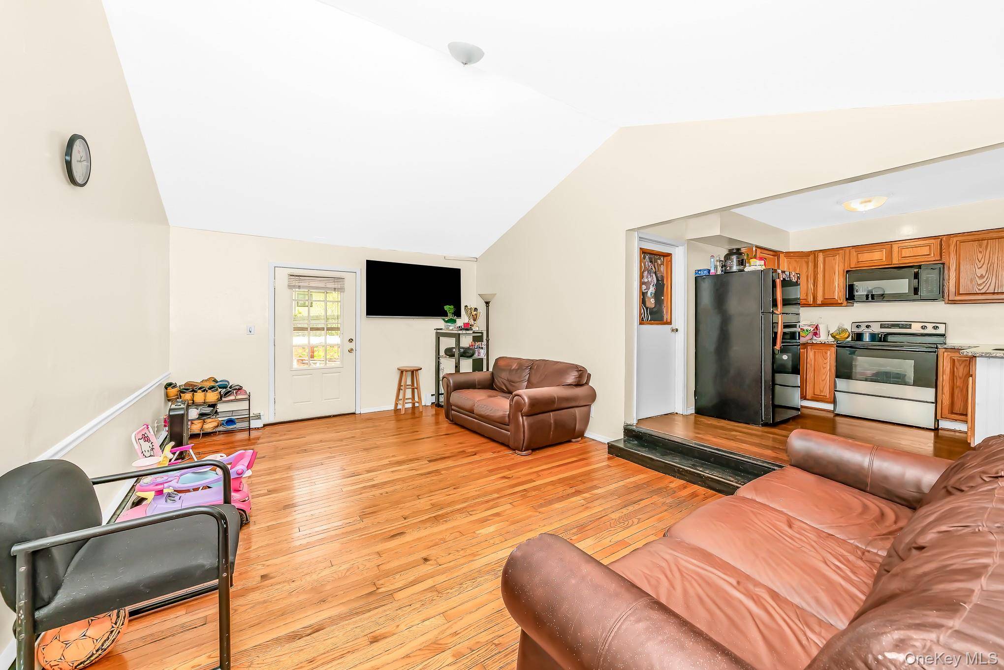 Casa de 5 Dormitorios en Venta en Central Islip - Nueva York - EE. UU. - 2