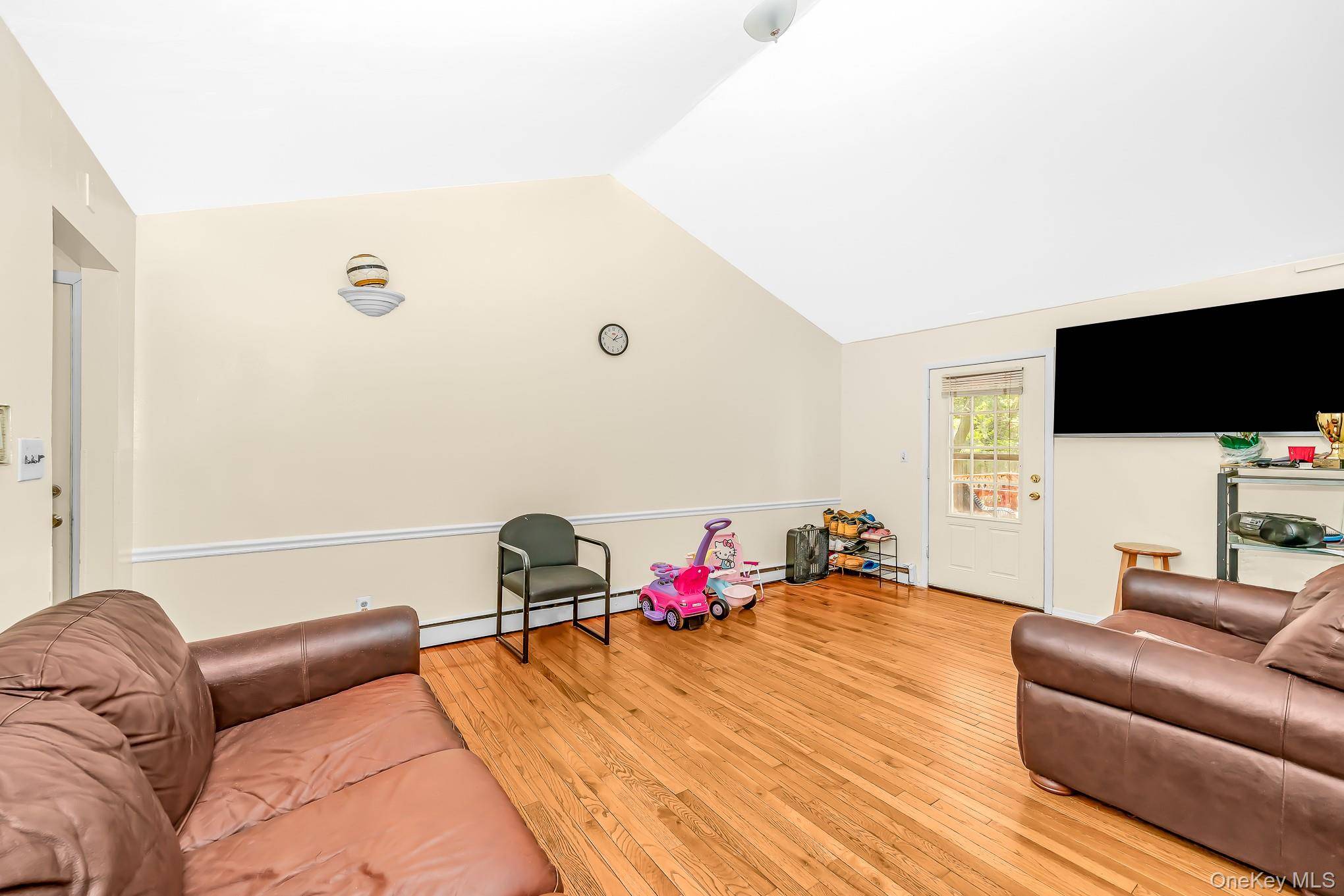Casa de 5 Dormitorios en Venta en Central Islip - Nueva York - EE. UU. - 3