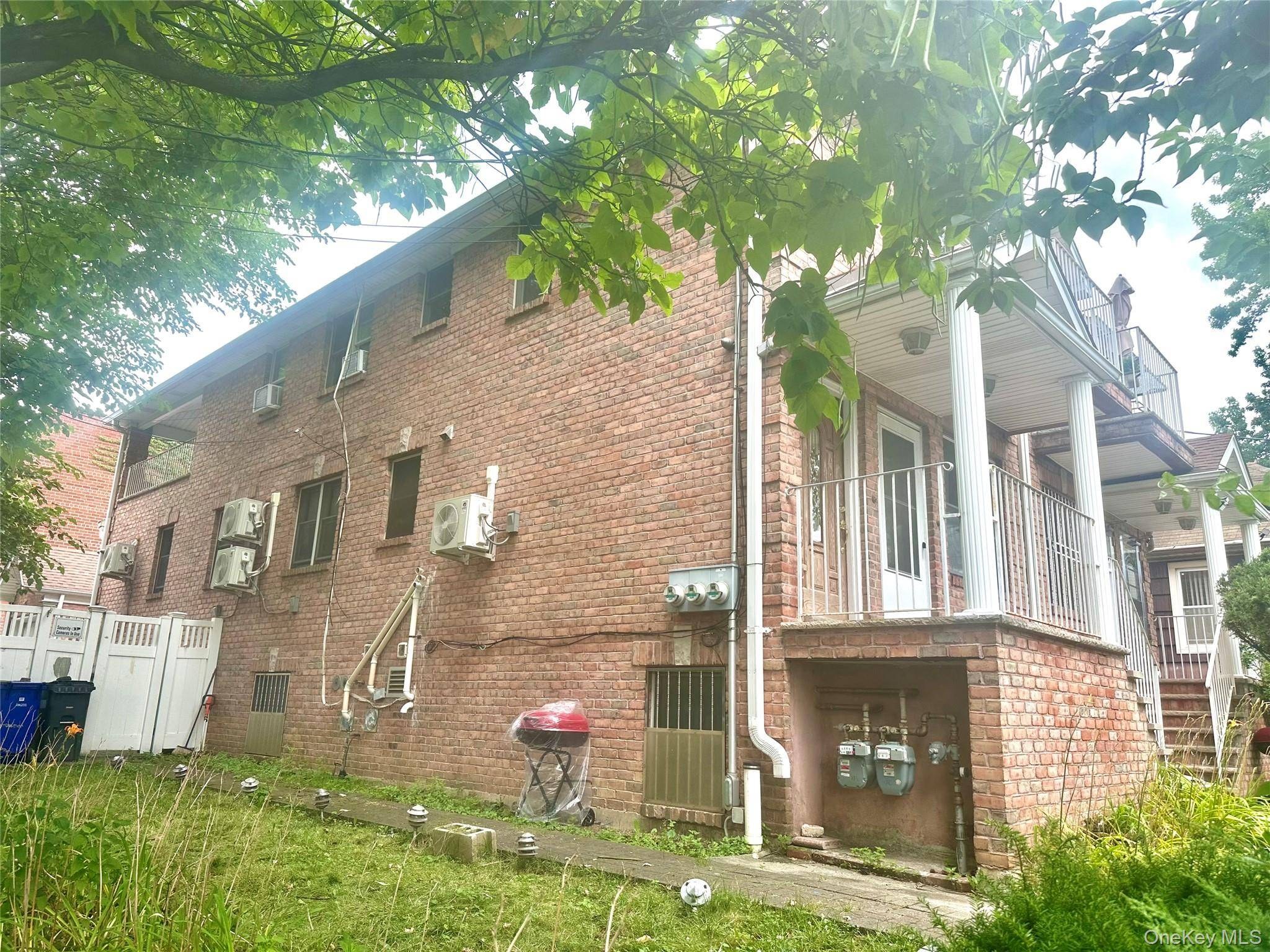 Casa com 5 Quartos à Venda em College Point - Nova Iorque - EUA - 1