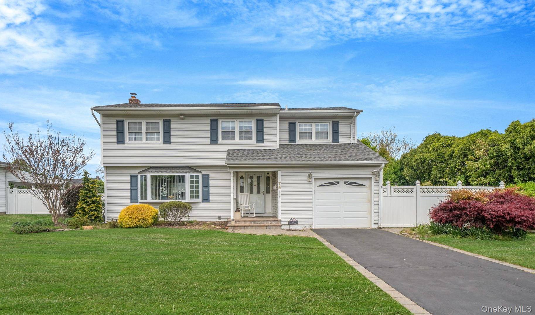 5 Bedroom Home for Sale in Commack - New York - USA - 1
