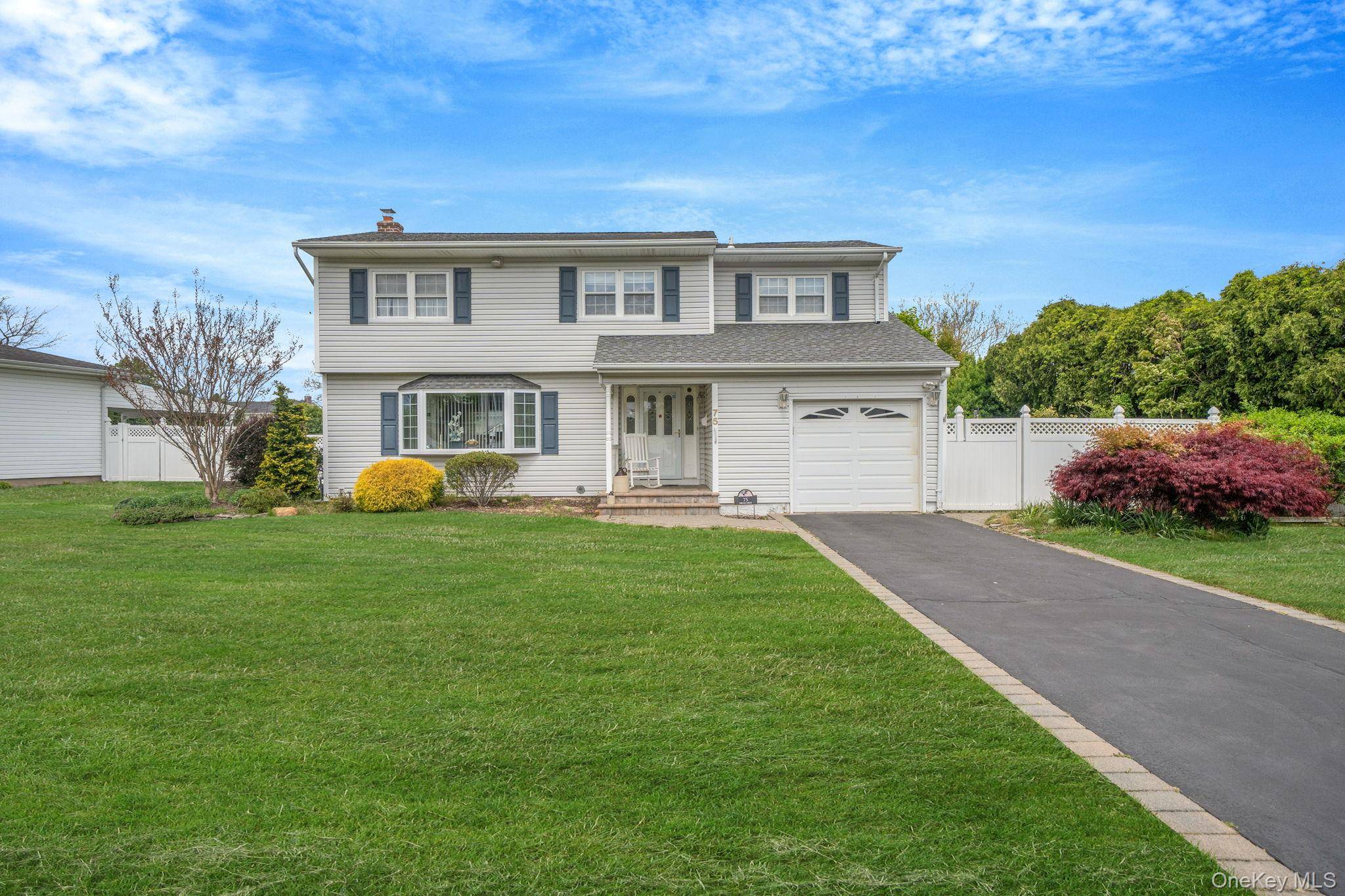 5 Bedroom Home for Sale in Commack - New York - USA - 2