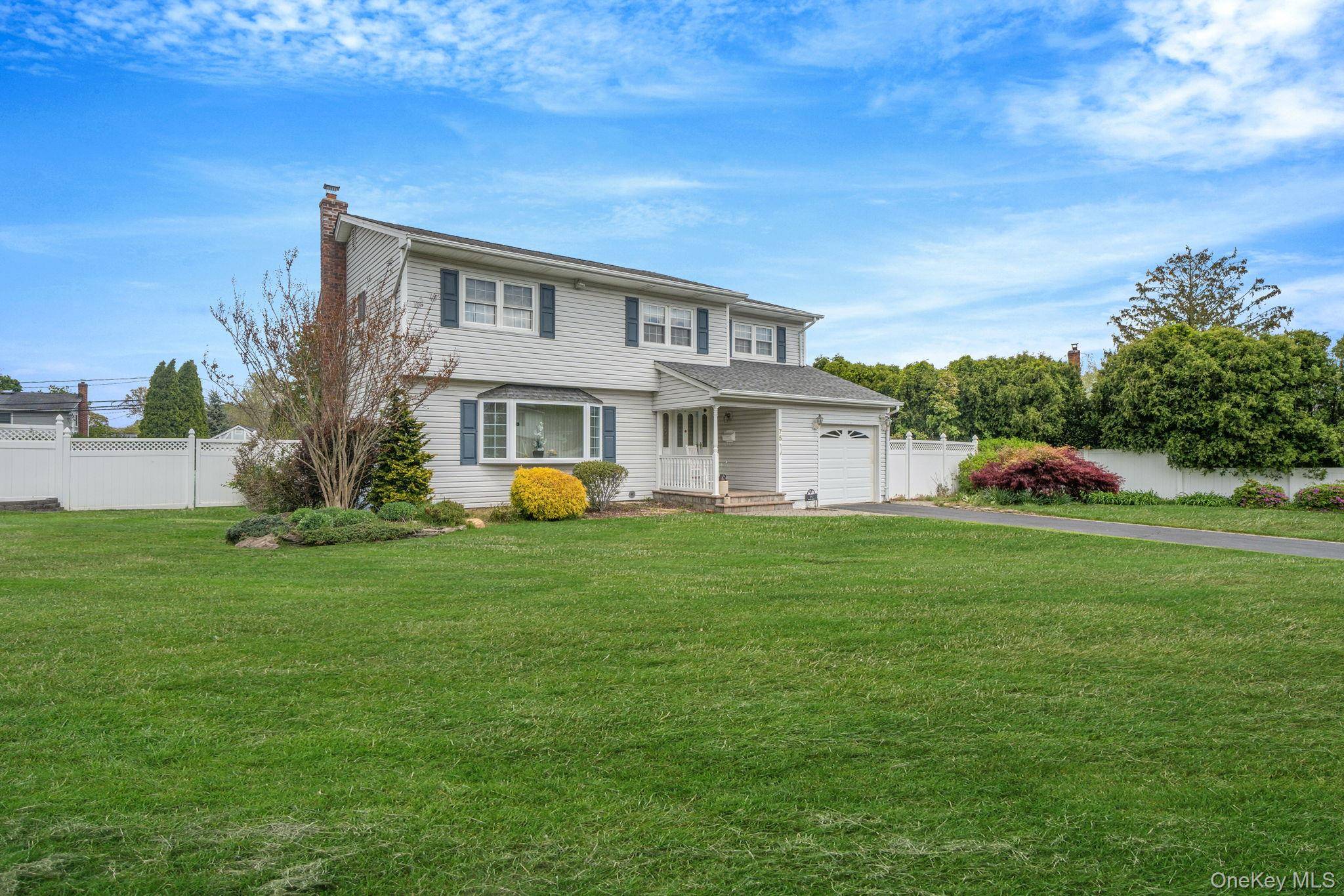 5 Bedroom Home for Sale in Commack - New York - USA - 3