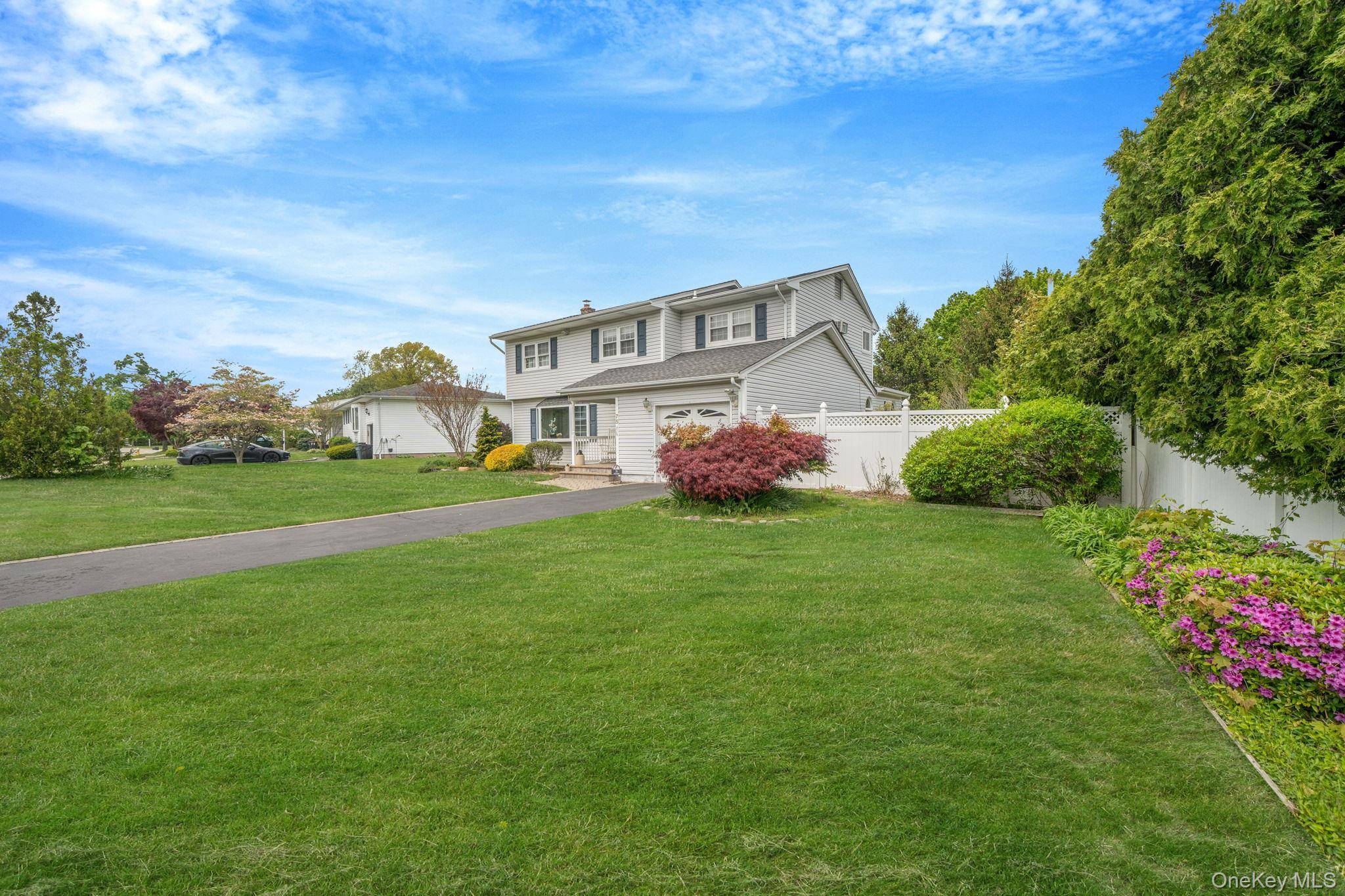 5 Bedroom Home for Sale in Commack - New York - USA - 4