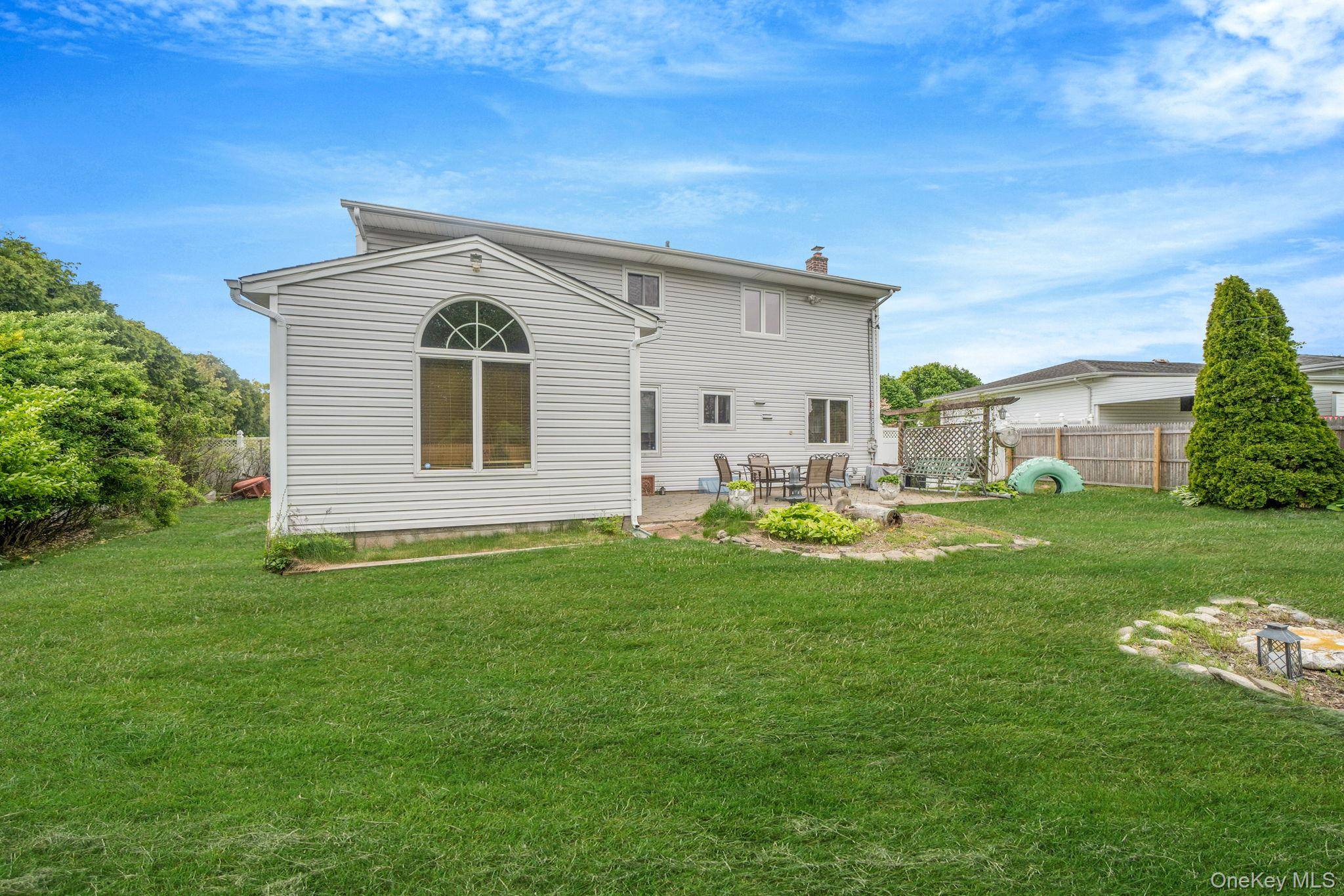 5 Bedroom Home for Sale in Commack - New York - USA - 6