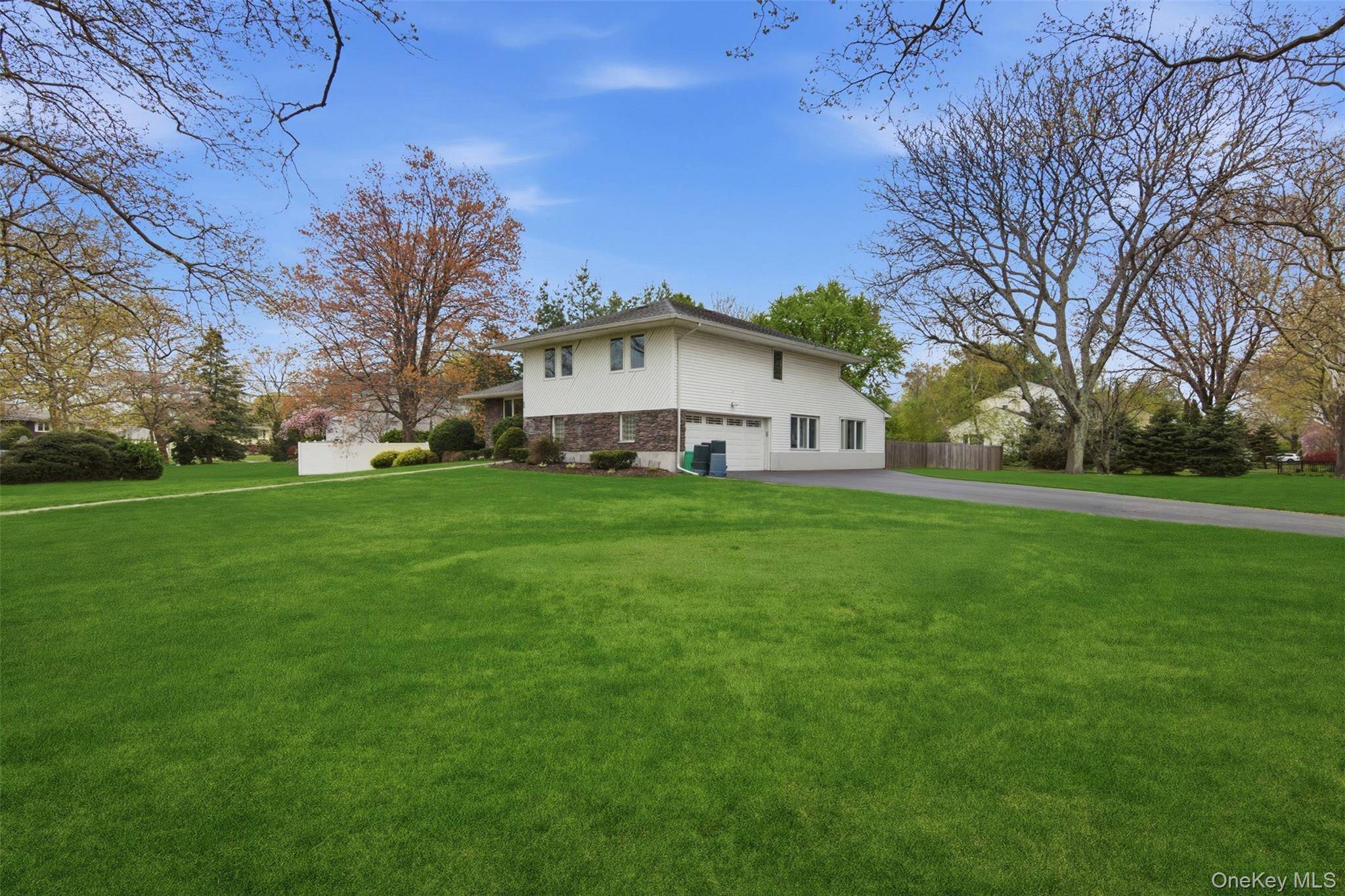 5 Bedroom Home for Sale in Commack - New York - USA - 2