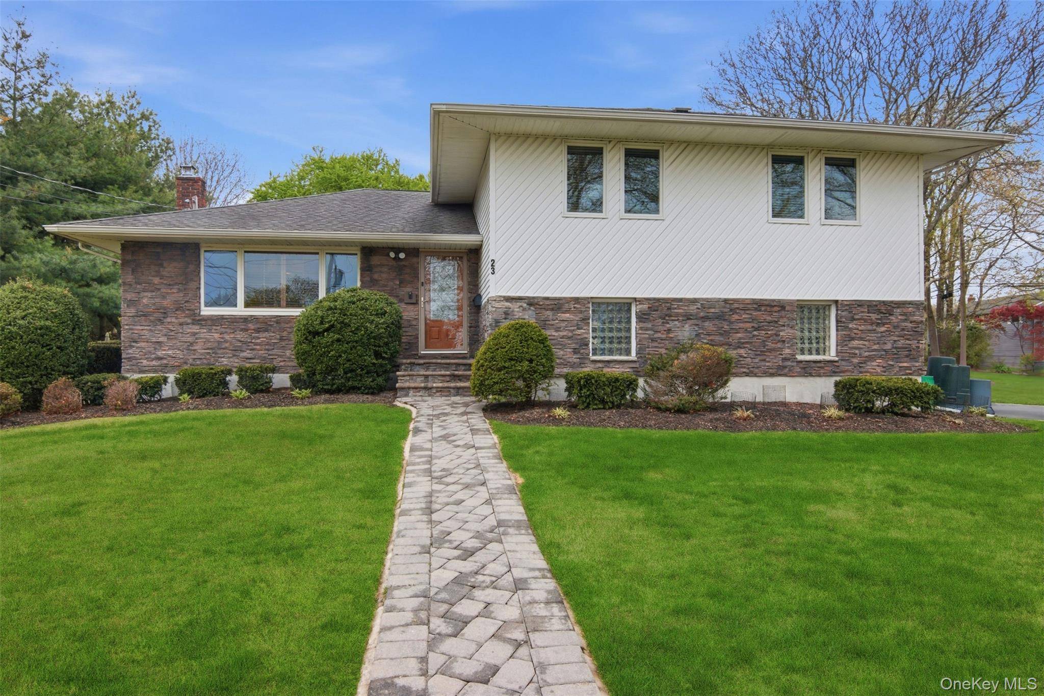 5 Bedroom Home for Sale in Commack - New York - USA - 3