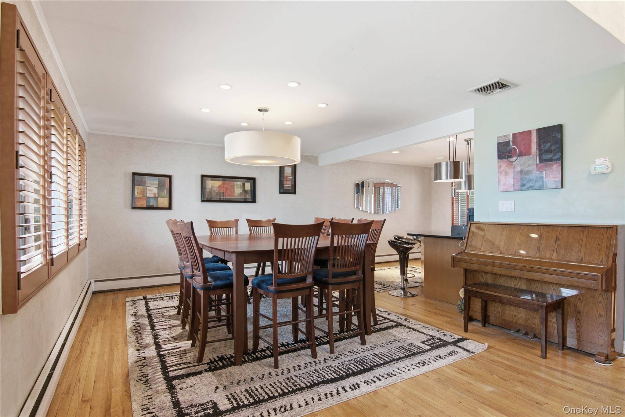 5 Bedroom Home for Sale in Commack - New York - USA - 5