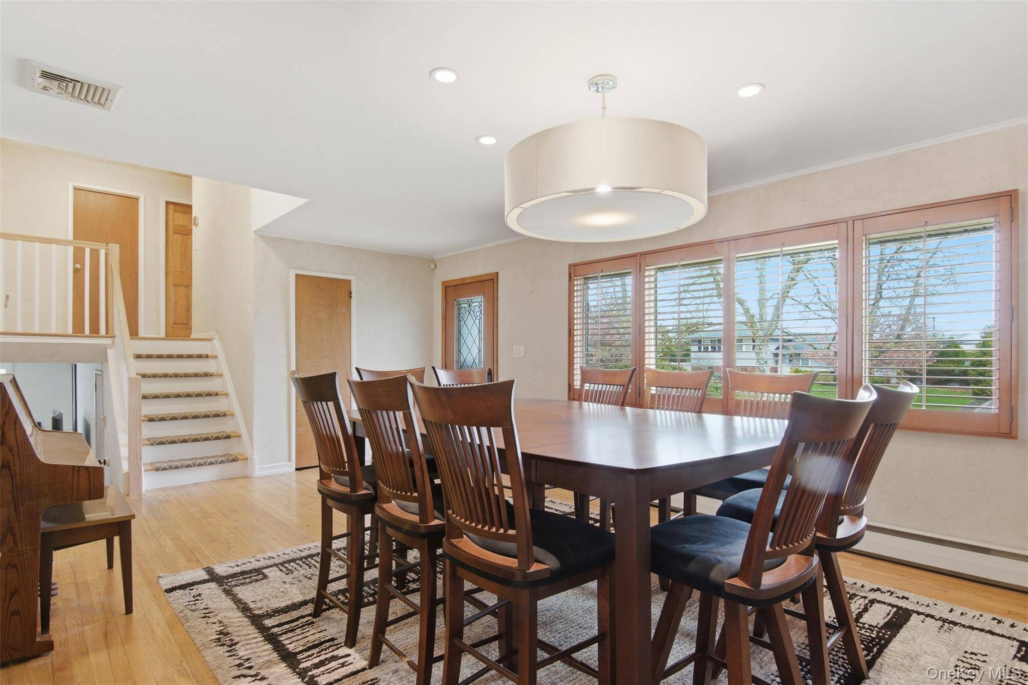 5 Bedroom Home for Sale in Commack - New York - USA - 7
