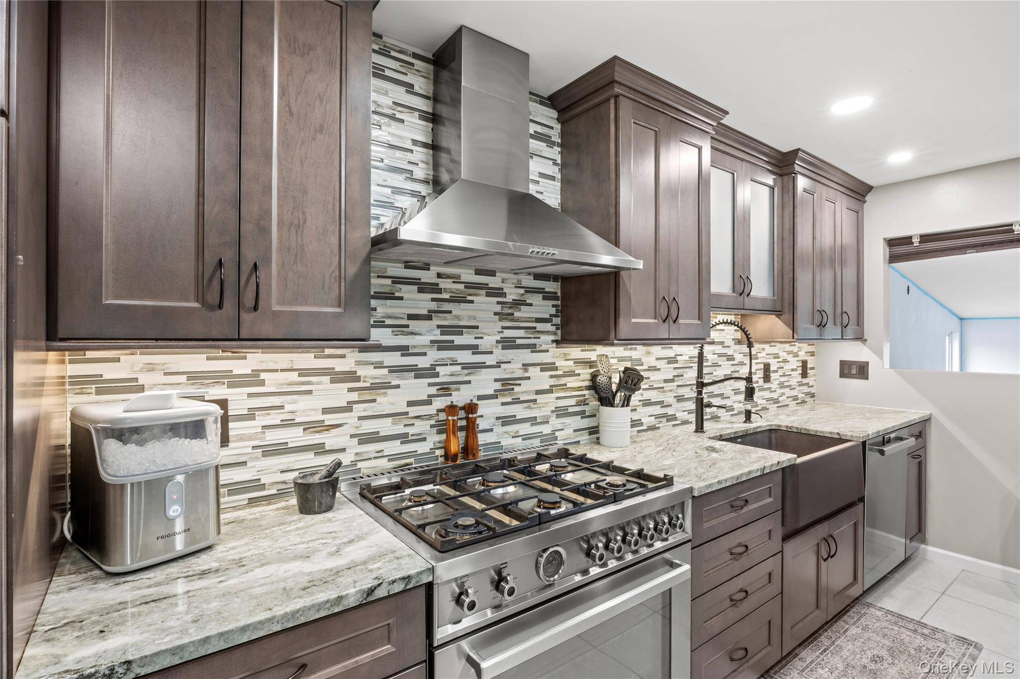Casa de 5 Dormitorios en Venta en Coram - Nueva York - EE. UU. - 2