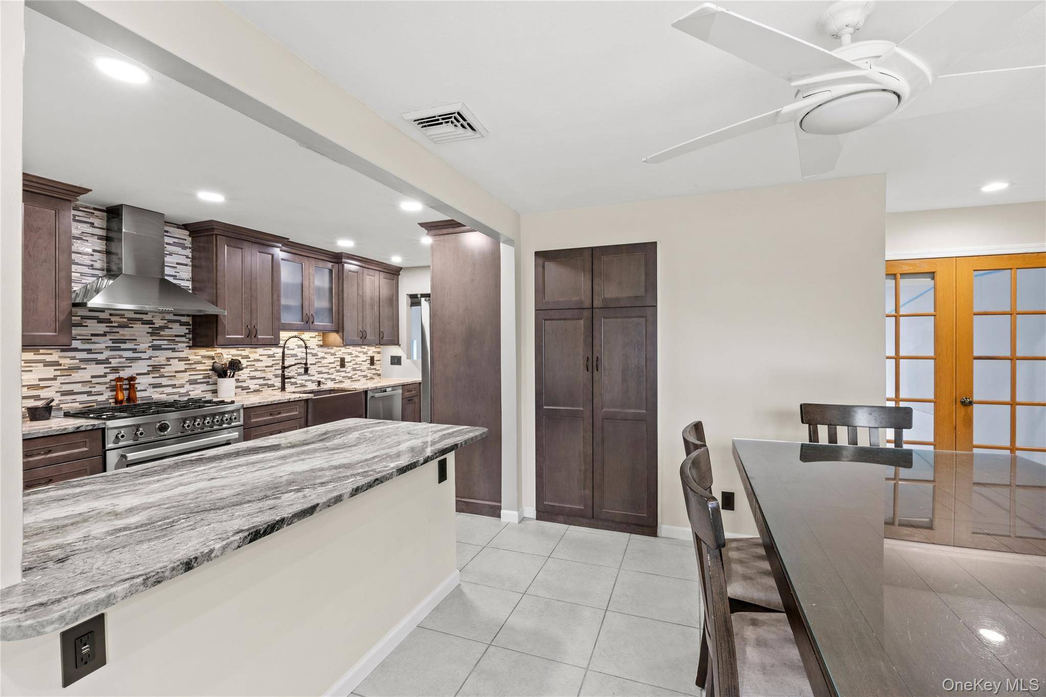 Casa de 5 Dormitorios en Venta en Coram - Nueva York - EE. UU. - 4