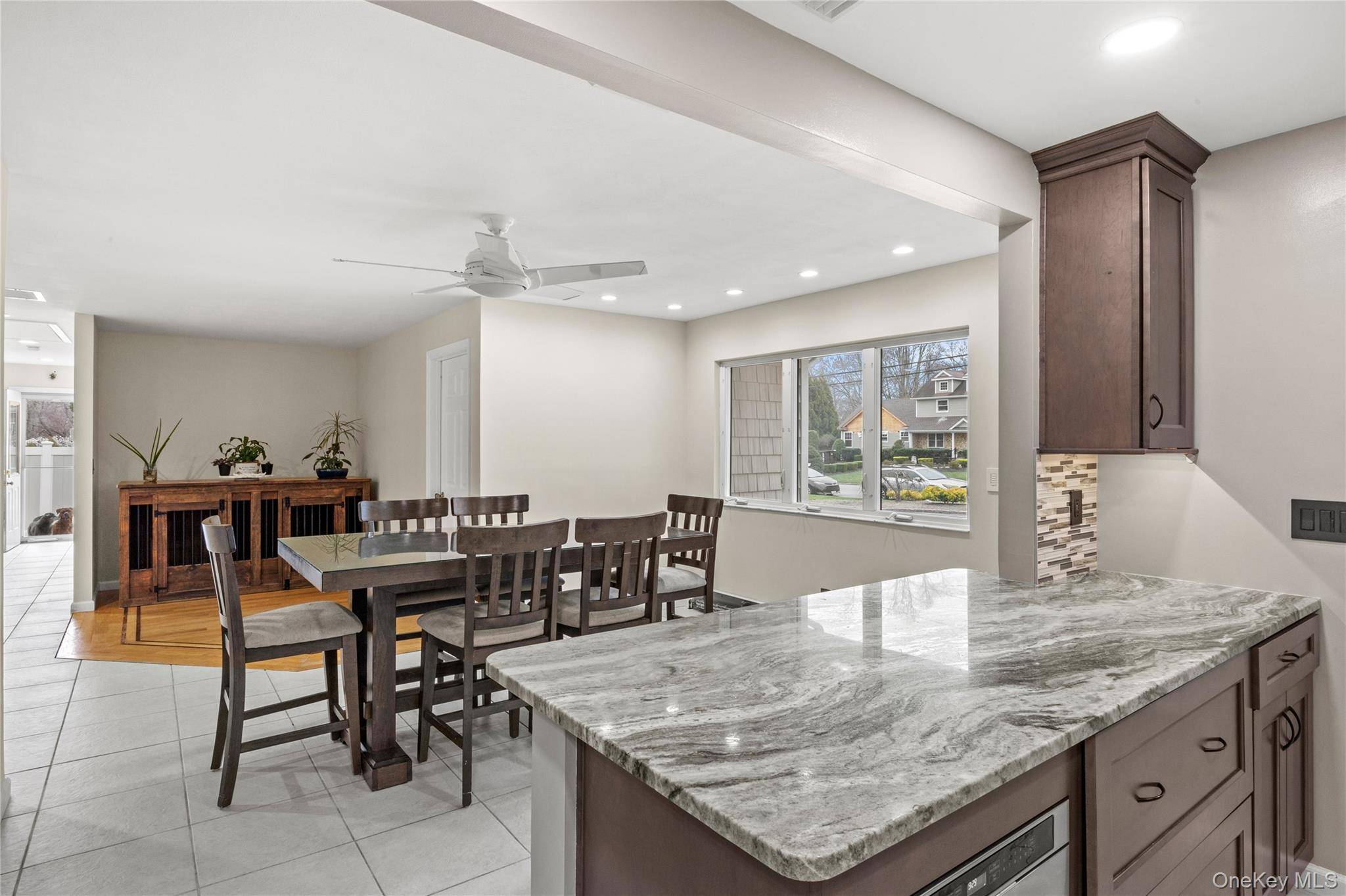 Casa de 5 Dormitorios en Venta en Coram - Nueva York - EE. UU. - 5