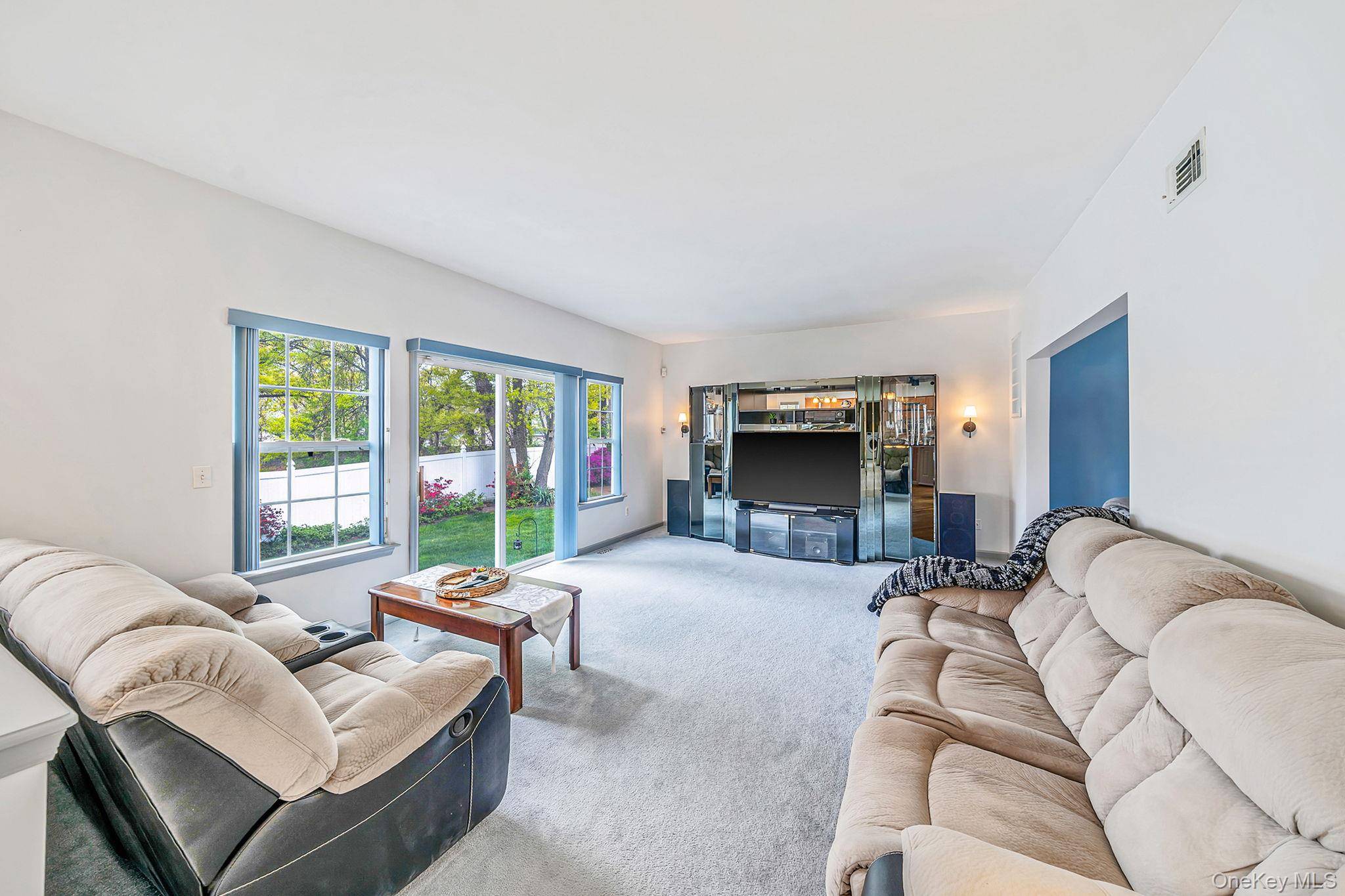 Casa de 5 Dormitorios en Venta en Coram - Nueva York - EE. UU. - 8