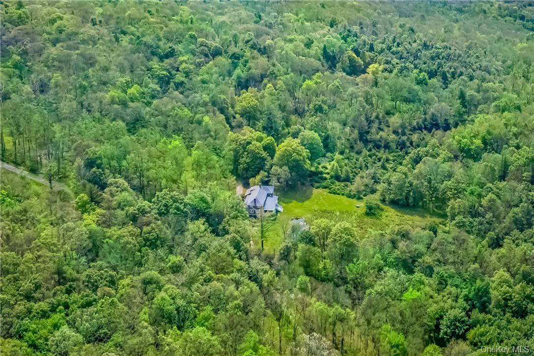 5 Bedroom Home for Sale in Cragsmoor - New York - USA - 6