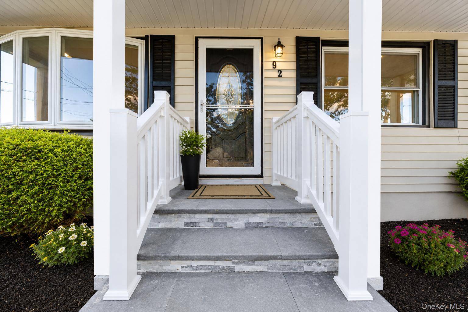 5 Bedroom Home for Sale in Deer Park - New York - USA - 2