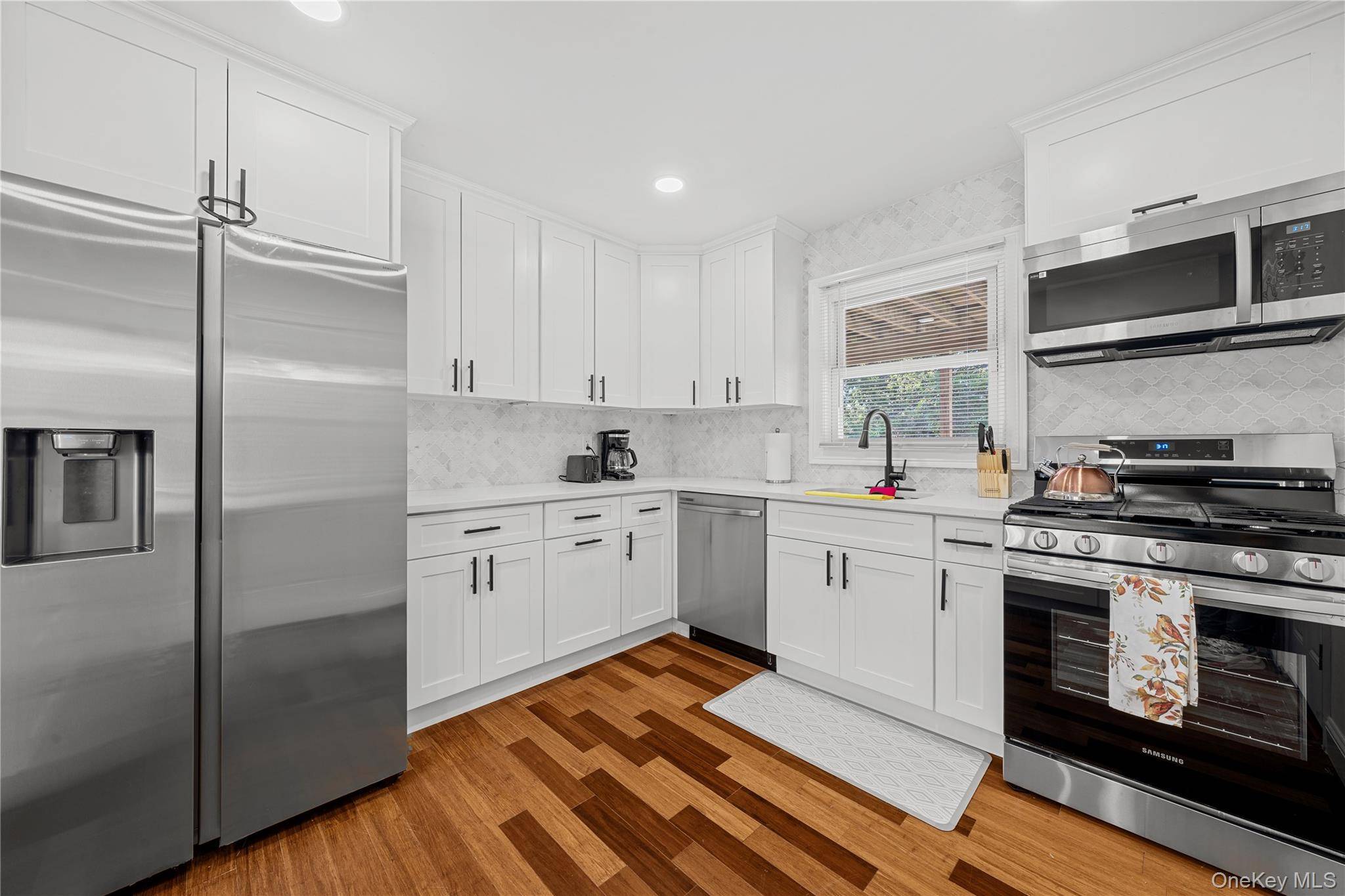 5 Bedroom Home for Sale in Deer Park - New York - USA - 4