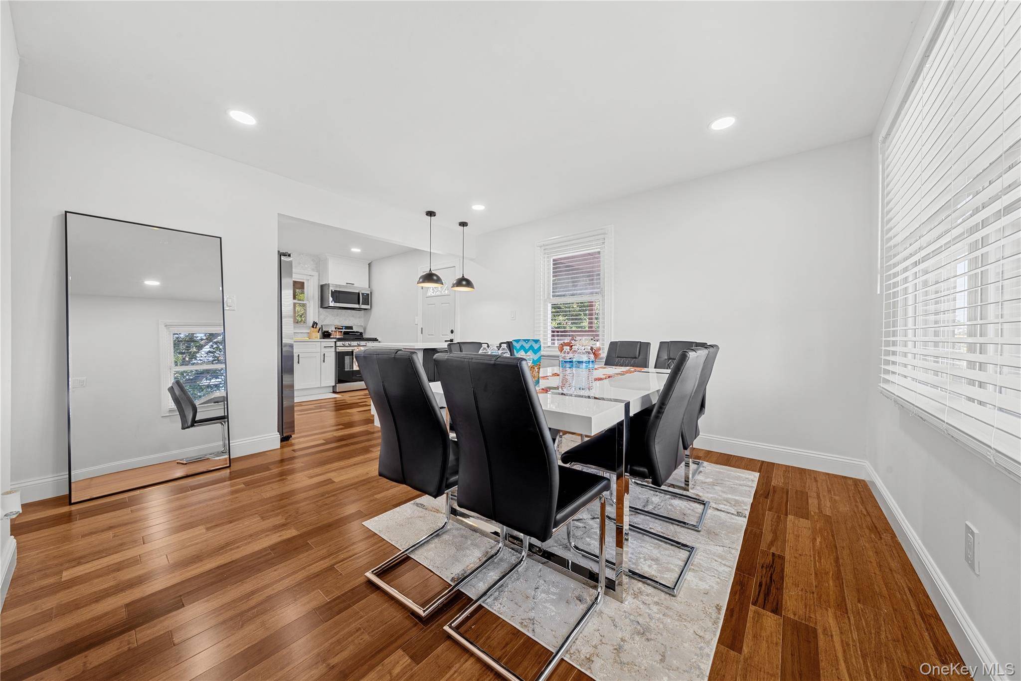 5 Bedroom Home for Sale in Deer Park - New York - USA - 5