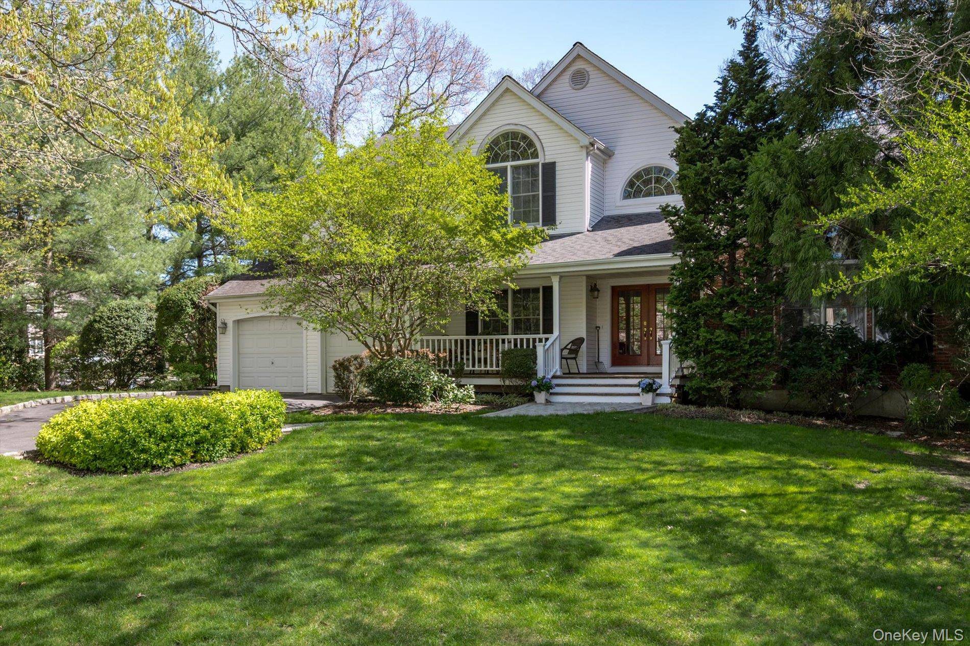 Casa de 5 Dormitorios en Venta en Dix Hills - Nueva York - EE. UU. - 1