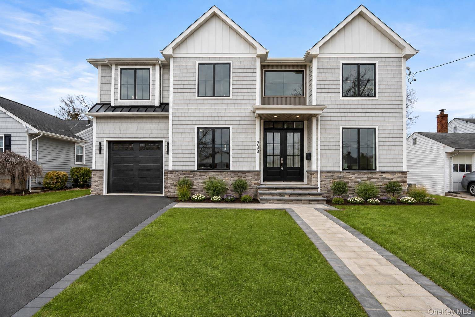 Casa de 5 Dormitorios en Venta en East Meadow - Nueva York - EE. UU. - 1