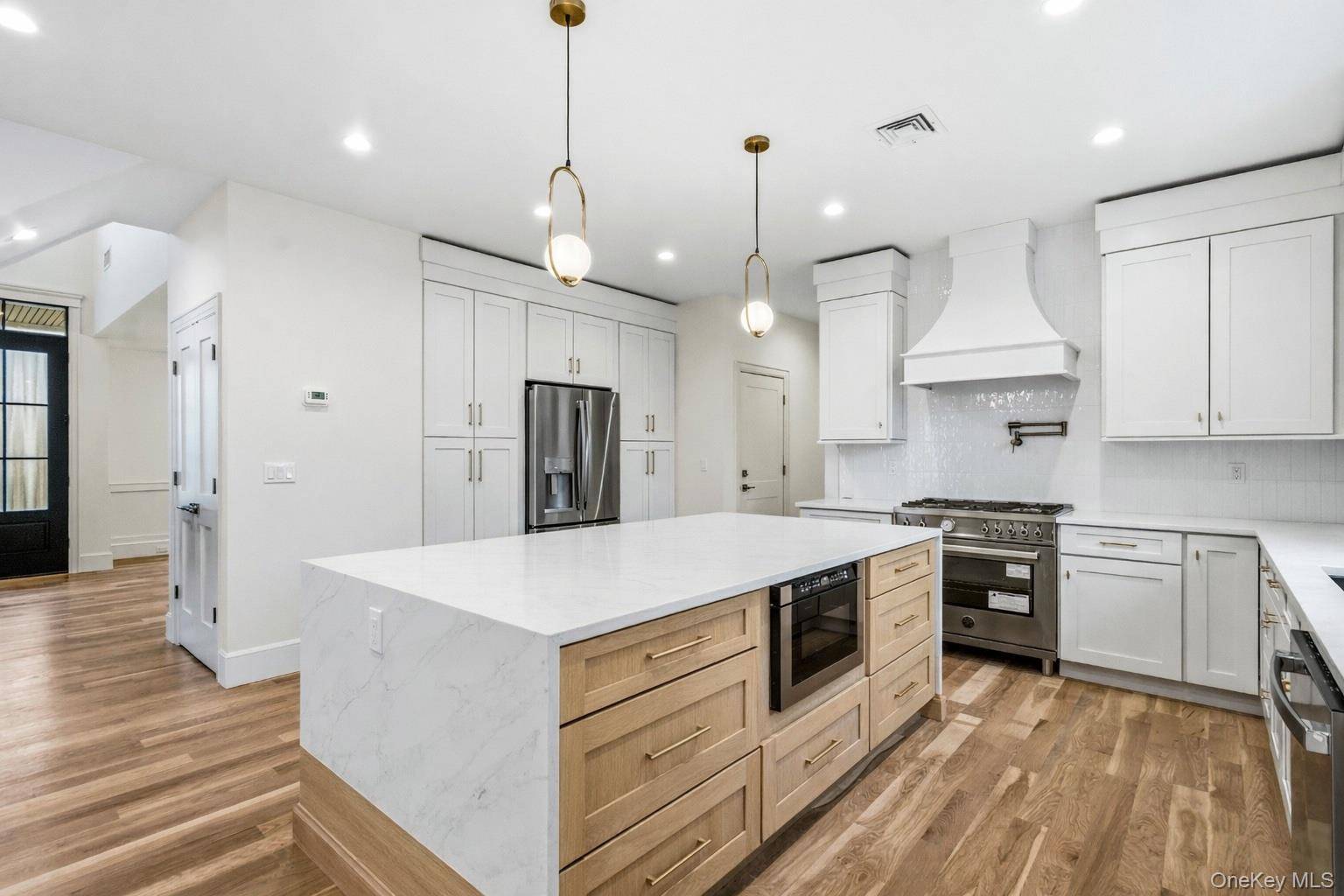 Casa de 5 Dormitorios en Venta en East Meadow - Nueva York - EE. UU. - 2