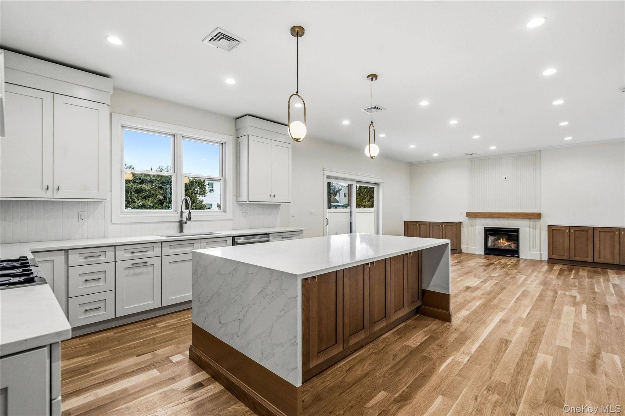 Casa de 5 Dormitorios en Venta en East Meadow - Nueva York - EE. UU. - 5