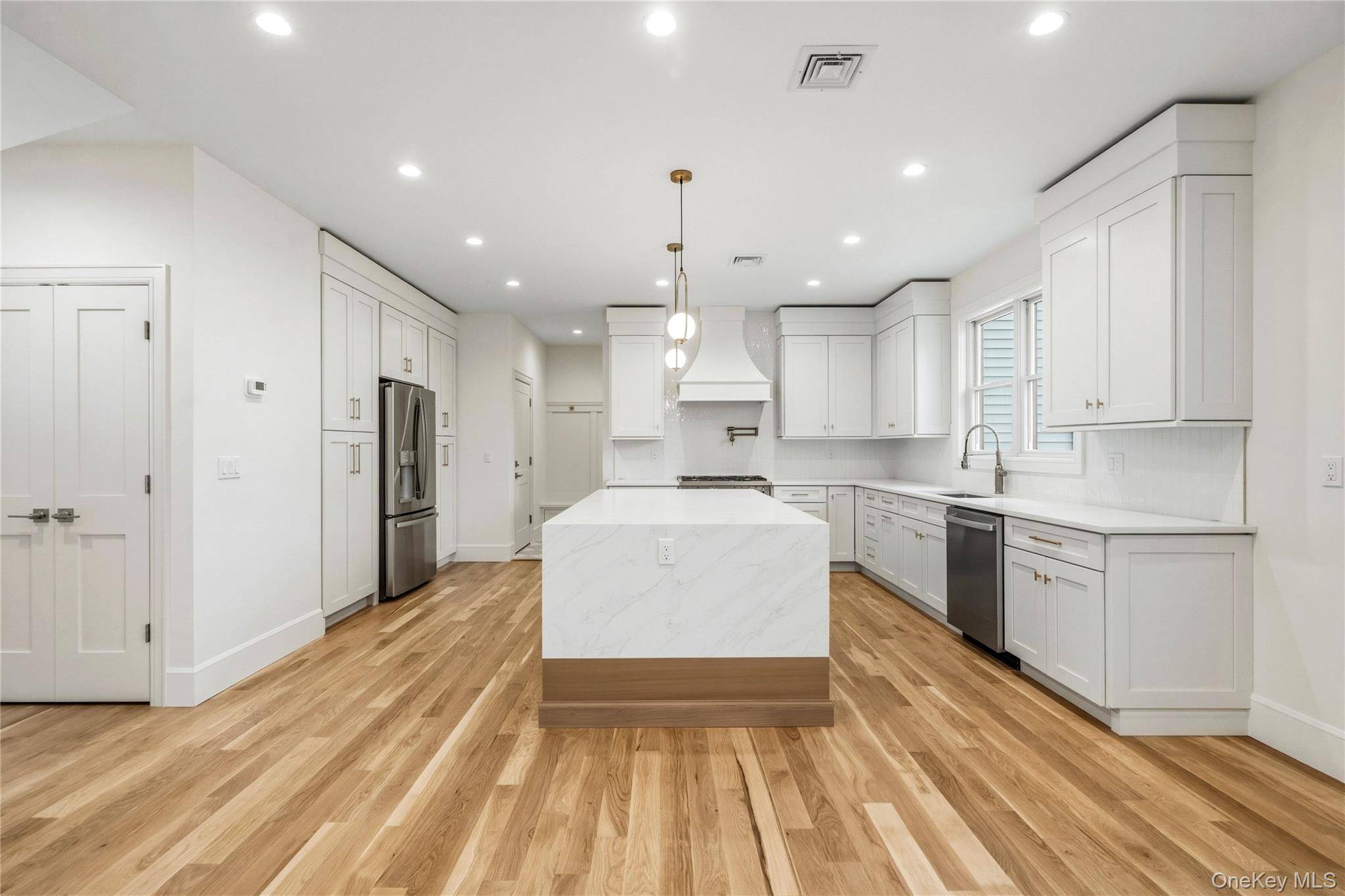 Casa de 5 Dormitorios en Venta en East Meadow - Nueva York - EE. UU. - 7