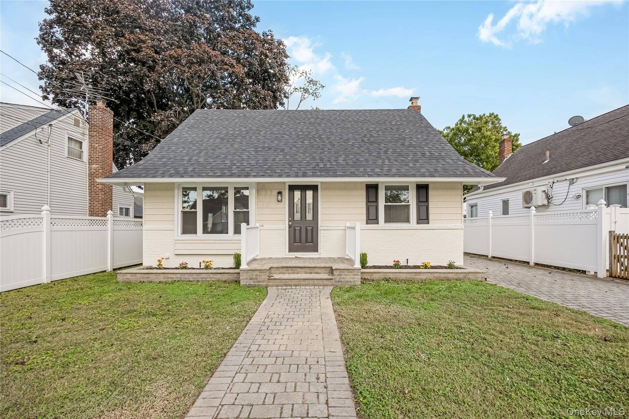 Casa com 5 Quartos à Venda em Elmont - Nova Iorque - EUA - 1
