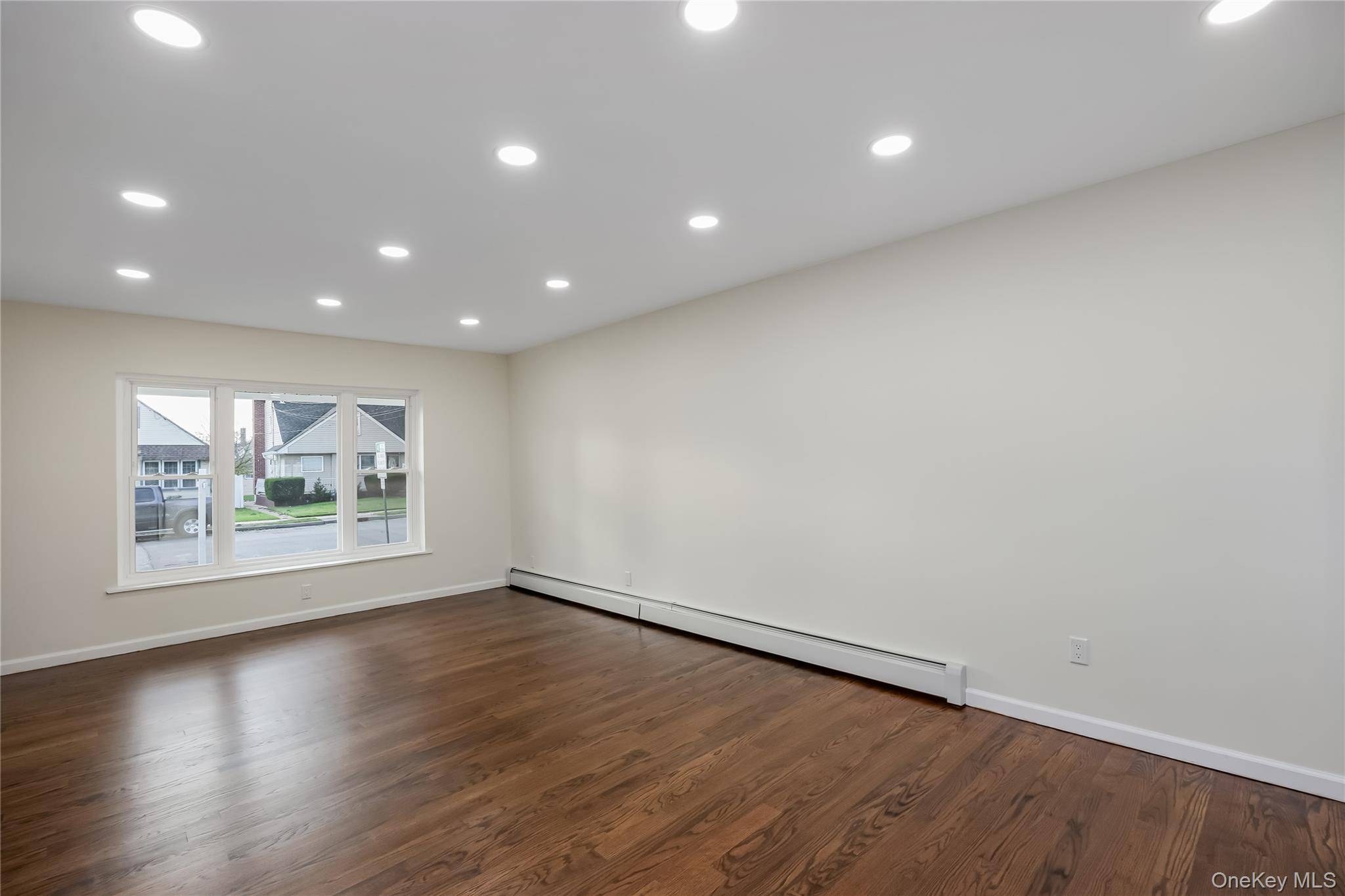Casa com 5 Quartos à Venda em Elmont - Nova Iorque - EUA - 7