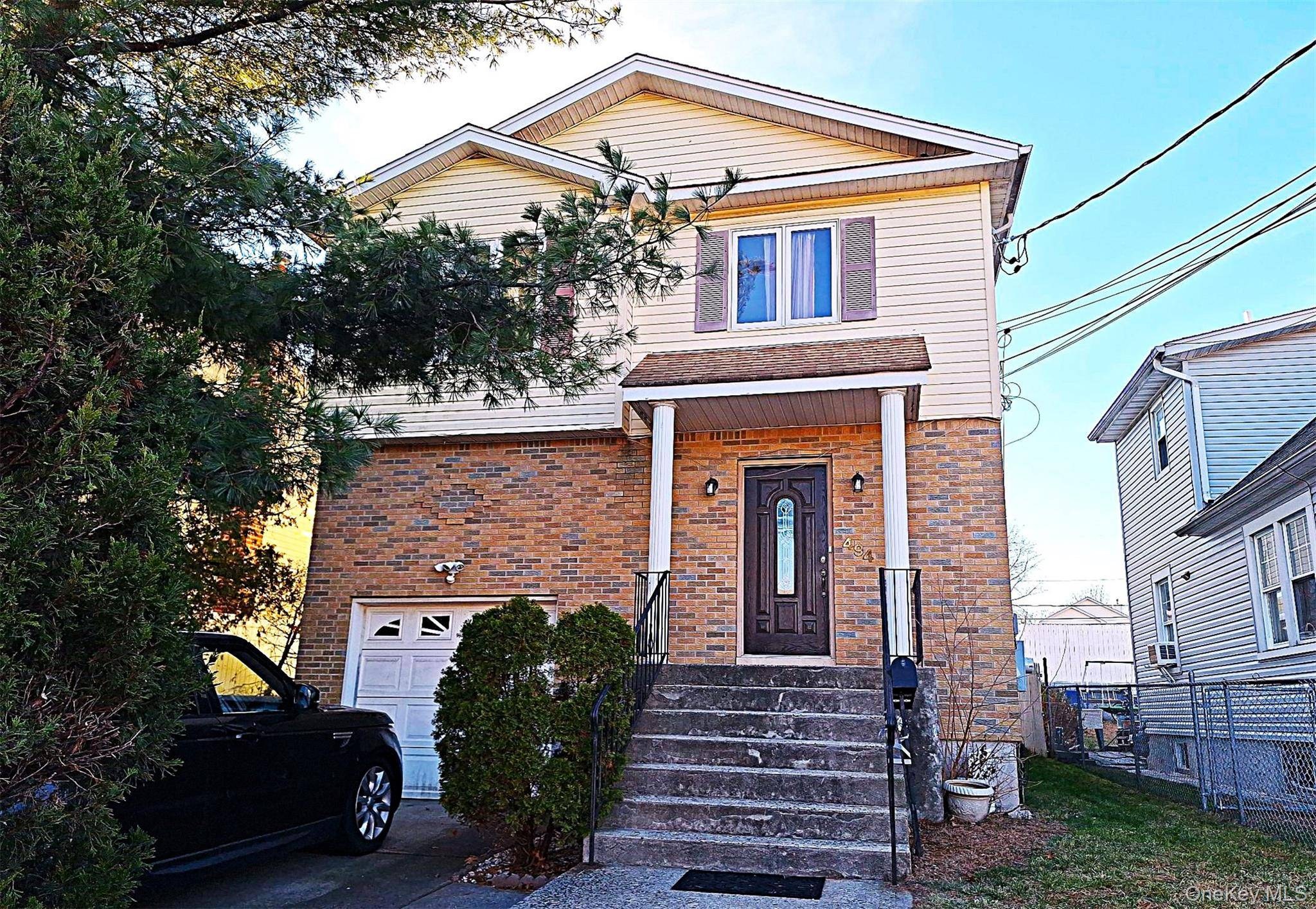 Casa com 5 Quartos à Venda em Elmont - Nova Iorque - EUA - 1