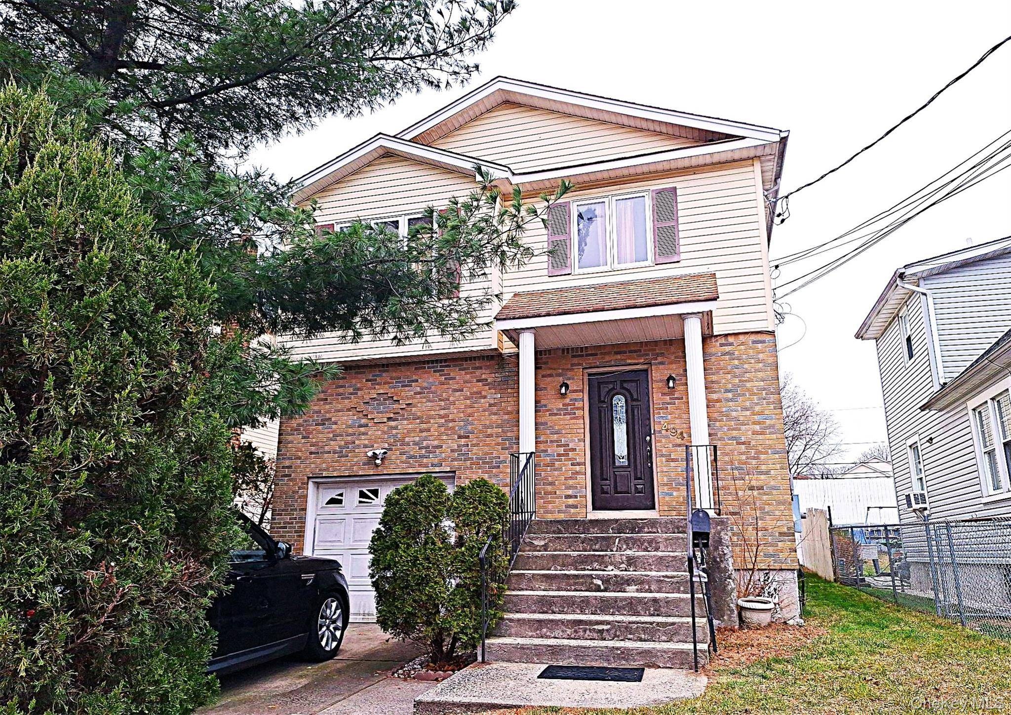Casa com 5 Quartos à Venda em Elmont - Nova Iorque - EUA - 2