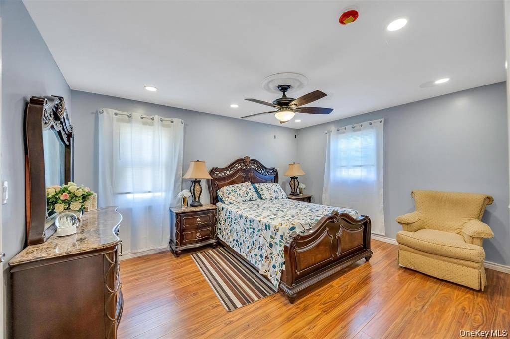 Casa com 5 Quartos à Venda em Elmont - Nova Iorque - EUA - 5