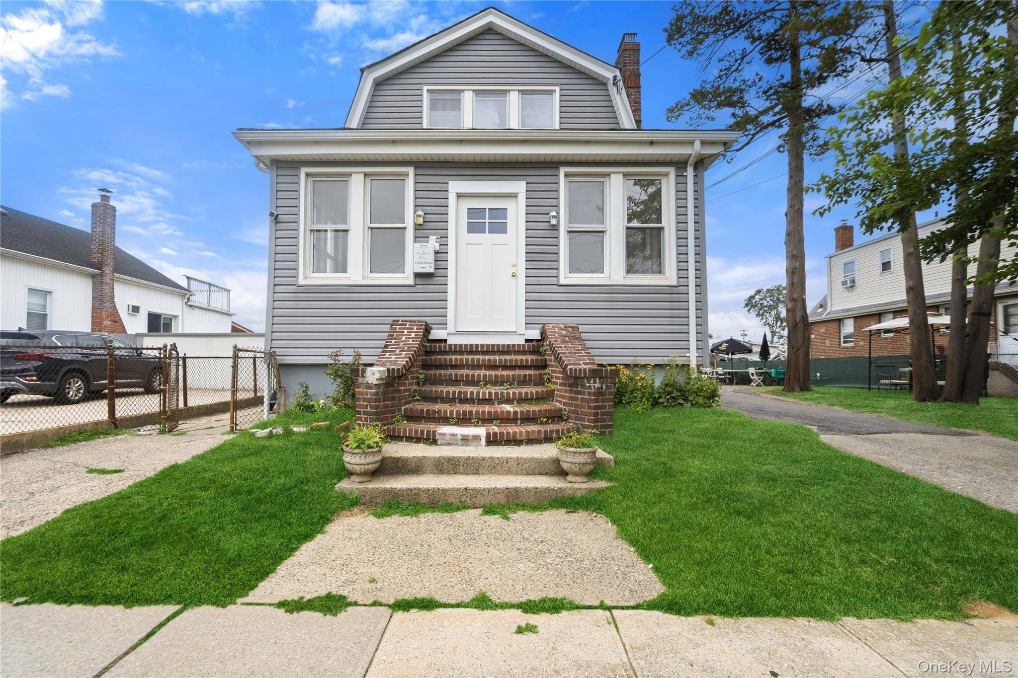 Casa com 5 Quartos à Venda em Elmont - Nova Iorque - EUA - 1