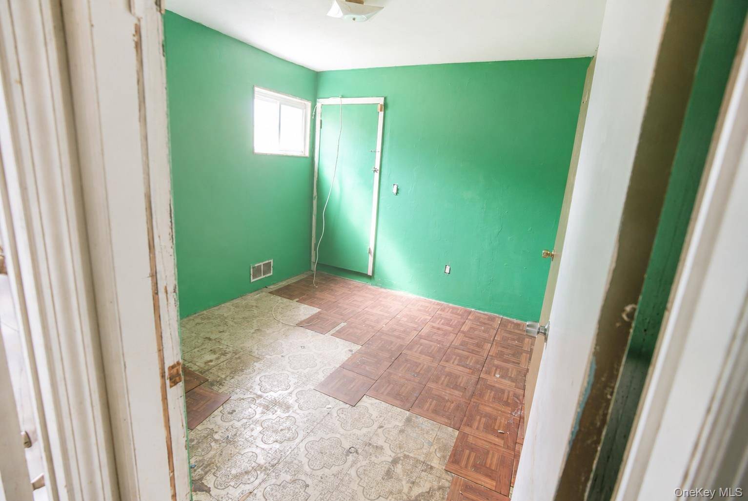 Casa com 5 Quartos à Venda em Elmont - Nova Iorque - EUA - 4