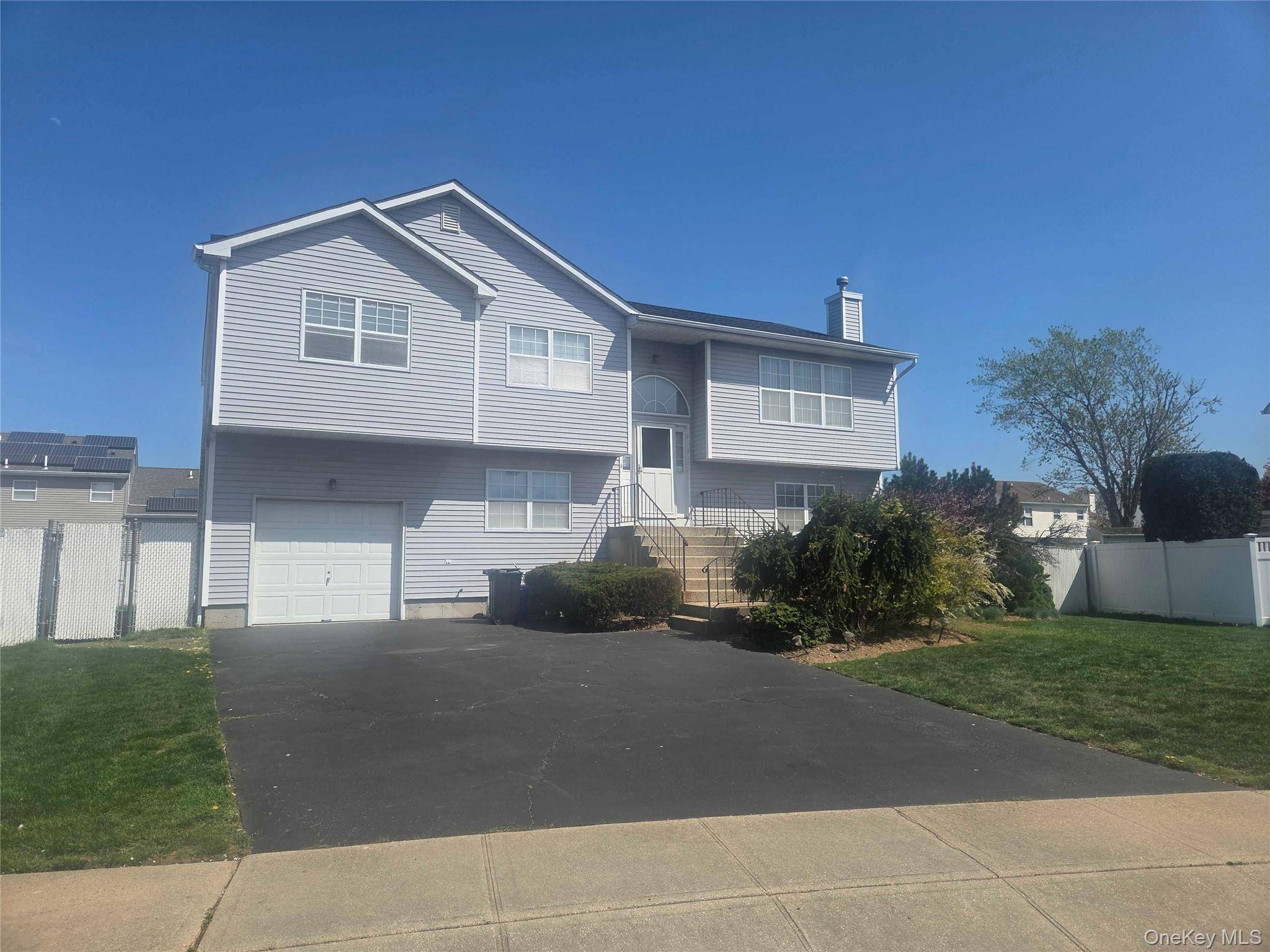 Casa de 5 Dormitorios en Venta en Farmingdale - Nueva York - EE. UU. - 2