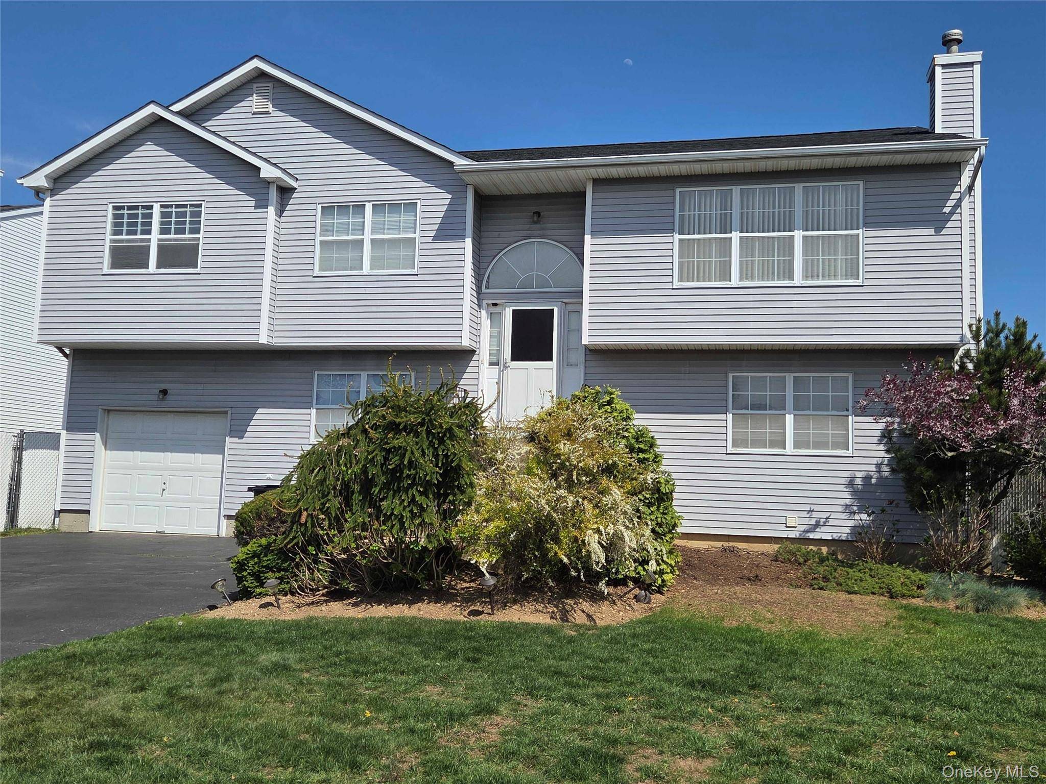 Casa de 5 Dormitorios en Venta en Farmingdale - Nueva York - EE. UU. - 3