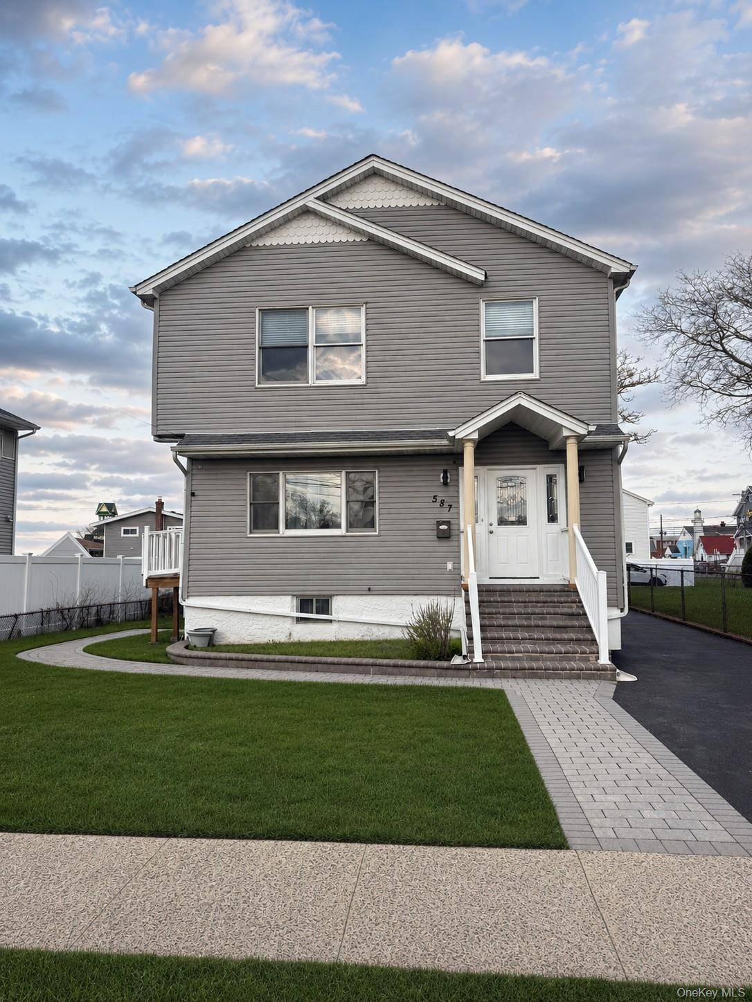 Casa de 5 Dormitorios en Venta en Freeport - Nueva York - EE. UU. - 1