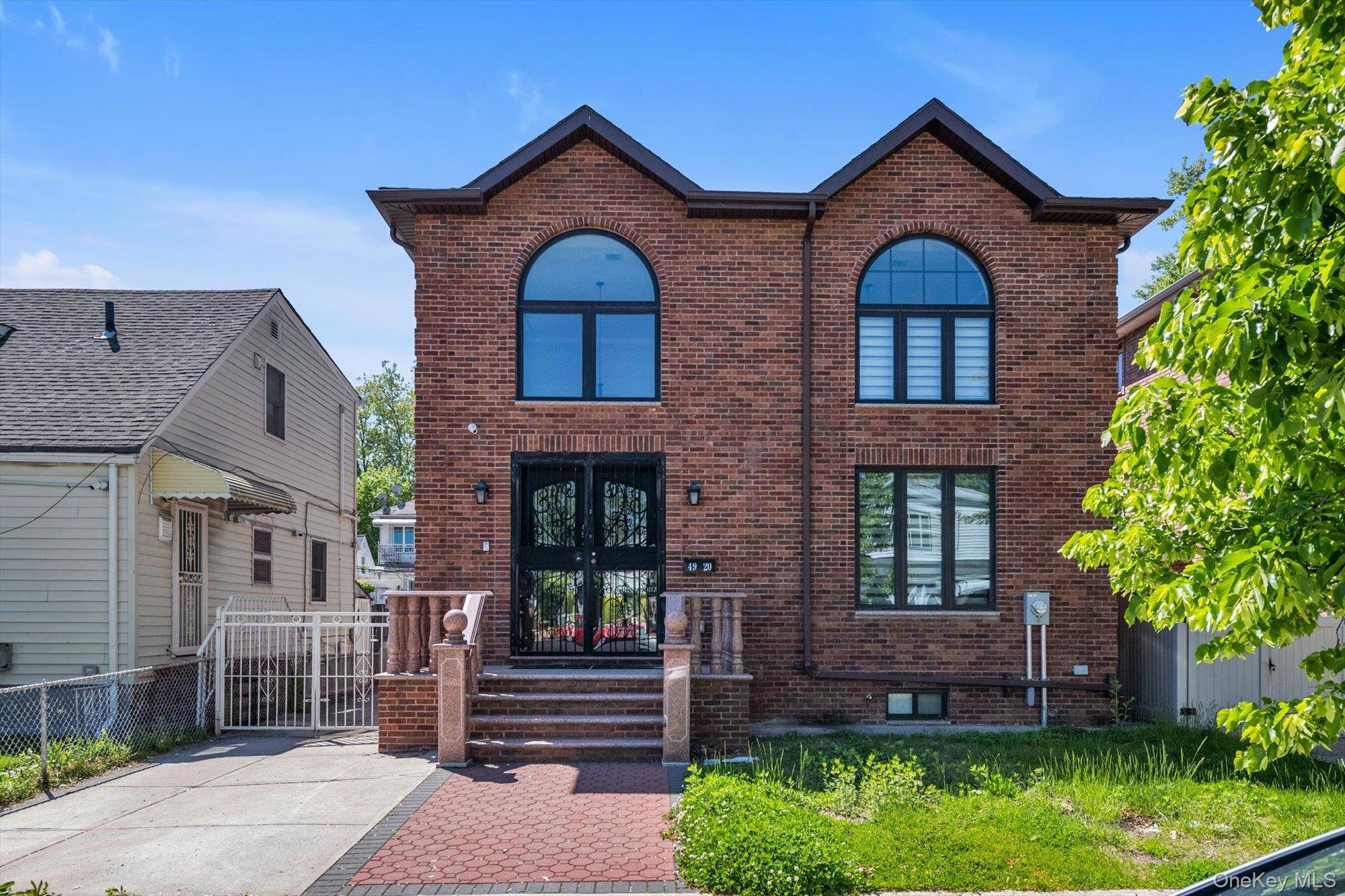 Casa com 5 Quartos à Venda em Fresh Meadows - Nova Iorque - EUA - 1
