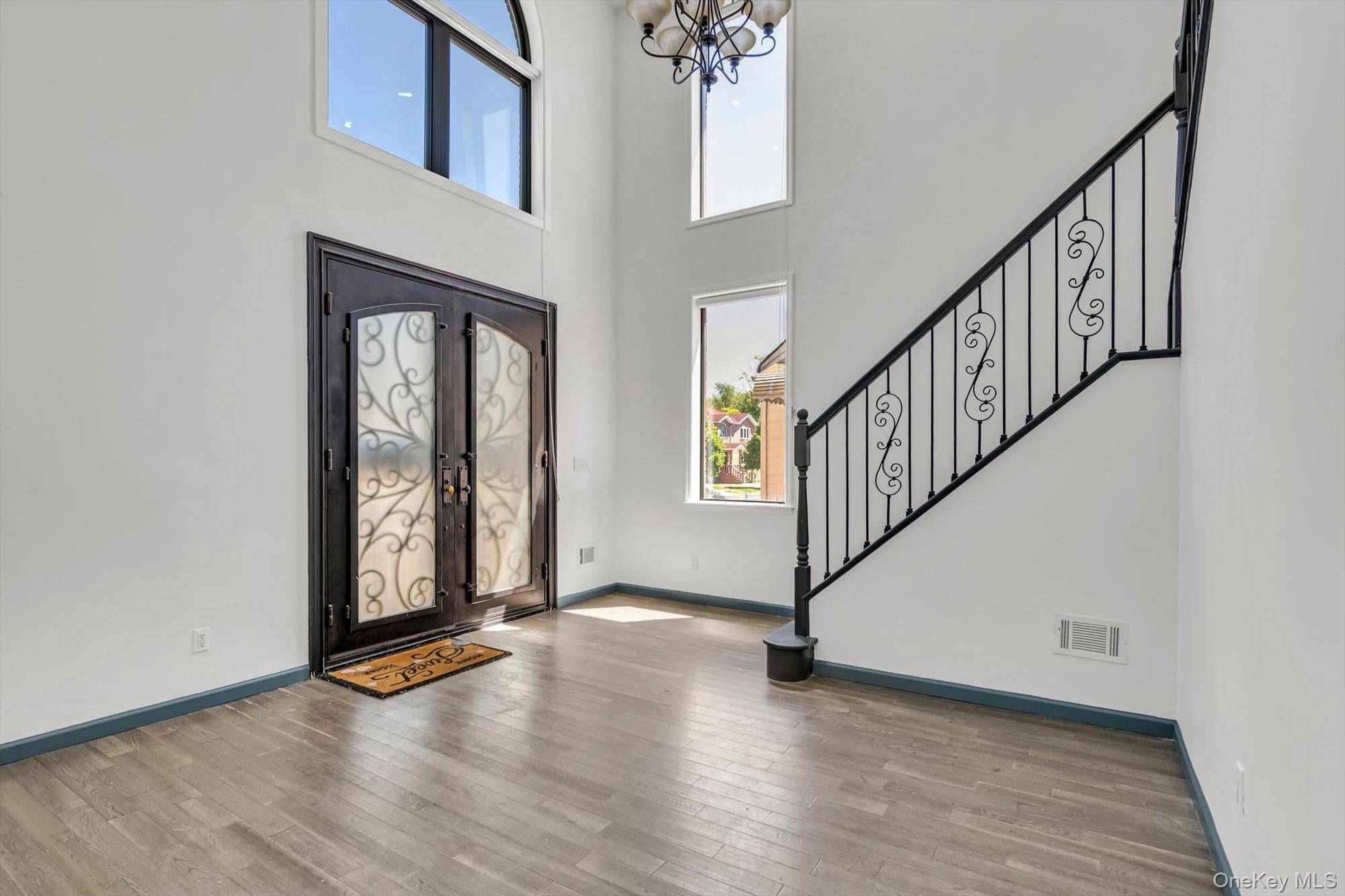 Casa com 5 Quartos à Venda em Fresh Meadows - Nova Iorque - EUA - 3