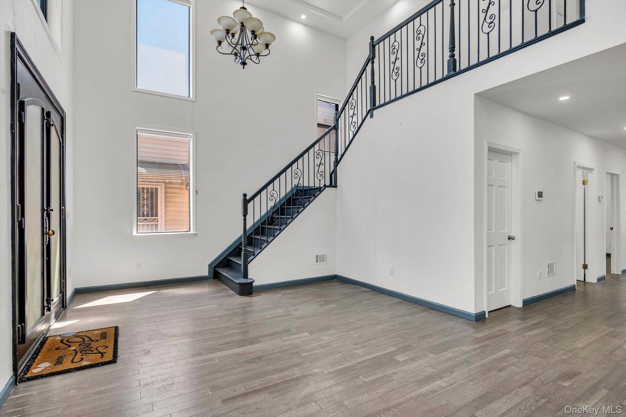Casa com 5 Quartos à Venda em Fresh Meadows - Nova Iorque - EUA - 4