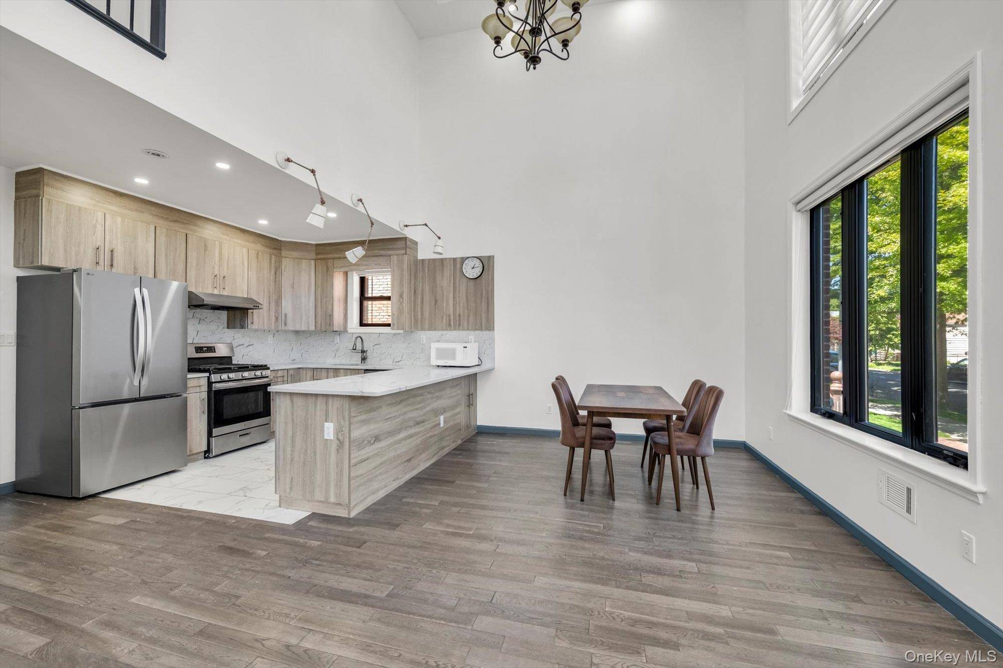 Casa com 5 Quartos à Venda em Fresh Meadows - Nova Iorque - EUA - 5