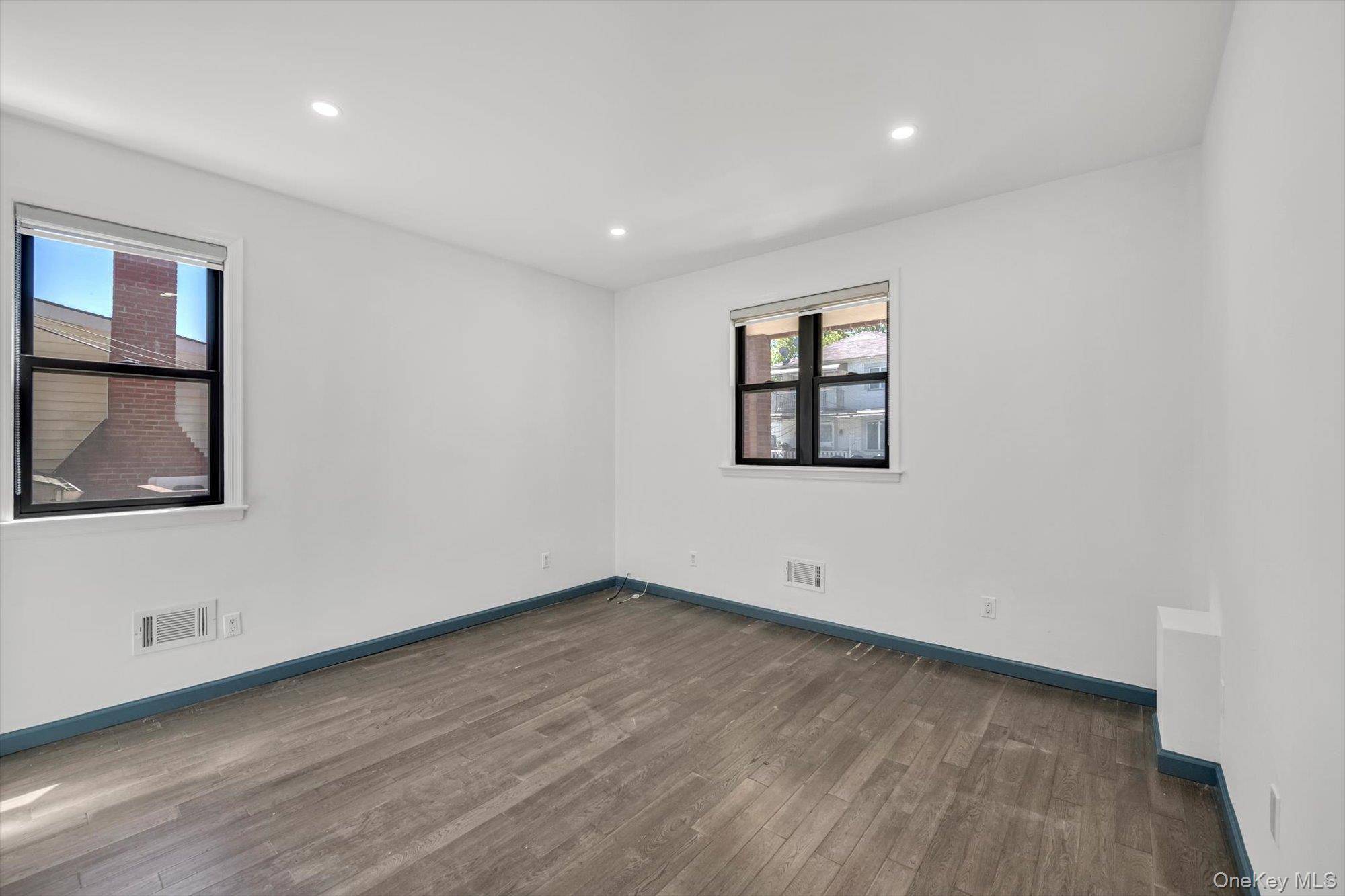 Casa com 5 Quartos à Venda em Fresh Meadows - Nova Iorque - EUA - 8