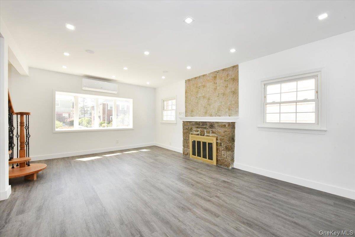 5 Bedroom Home for Sale in Fresh Meadows - New York - USA - 5